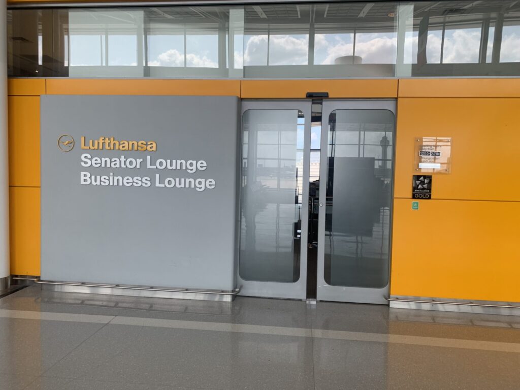 Neil Scrivener reviews Lufthansa's Business and Senator lounges in Washington Dulles' (IAD) Concourse B.