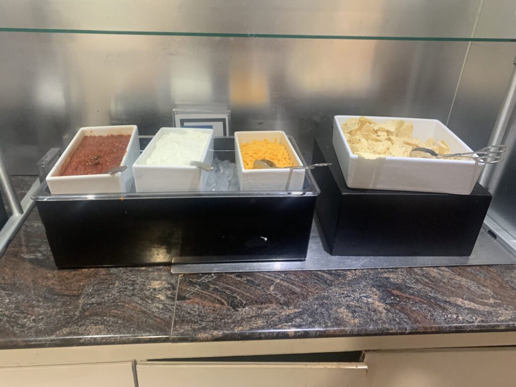 Flying Business reviews the United Airlines United Club at C17 in Washington Dulles' (IAD) Concourse C. 