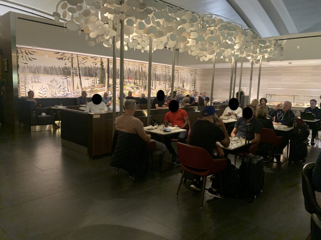 Flying Business reviews the Air Canada Signature Lounge at Toronto's Pearson Airport (YYZ). 