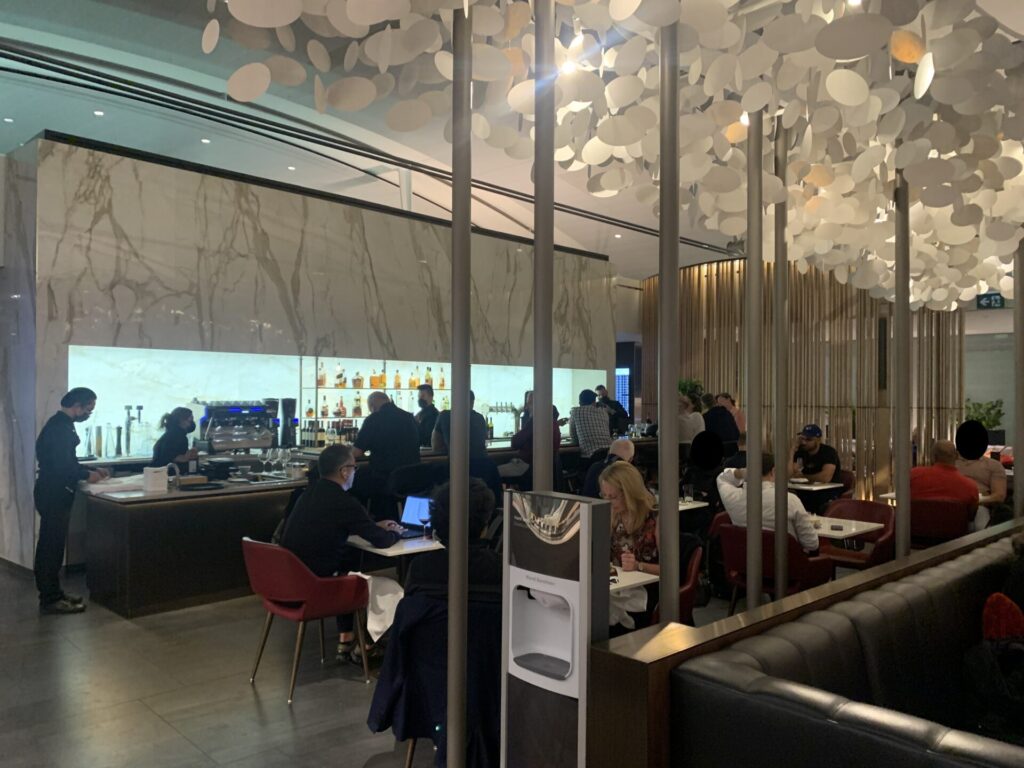 Flying Business reviews the Air Canada Signature Lounge at Toronto's Pearson Airport (YYZ). 