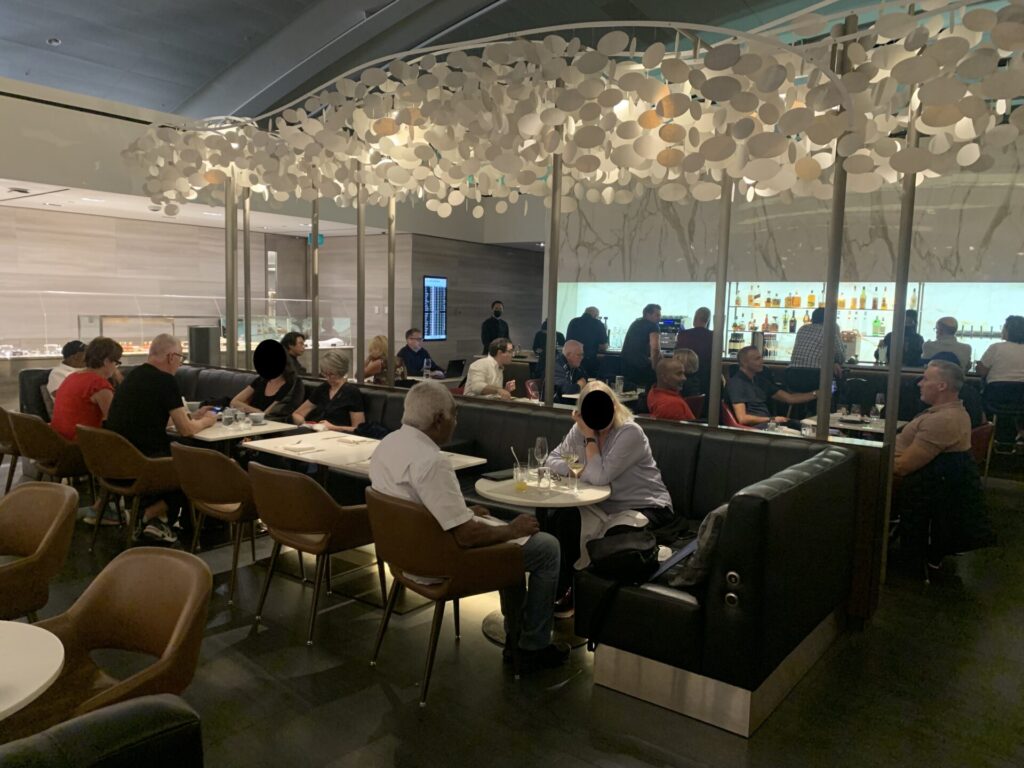 Flying Business reviews the Air Canada Signature Lounge at Toronto's Pearson Airport (YYZ). 