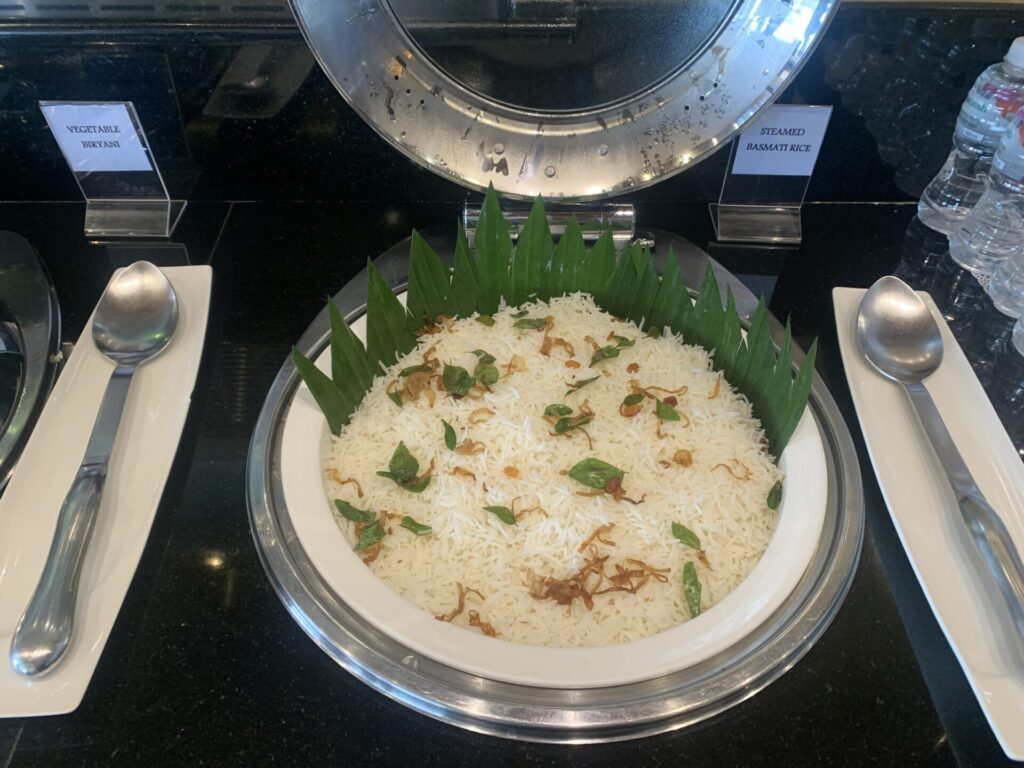 Flying Business reviews the Srilankan Airlines Serendib Lounge in Colombo's Bandaranaike International Airport in Sri Lanka.