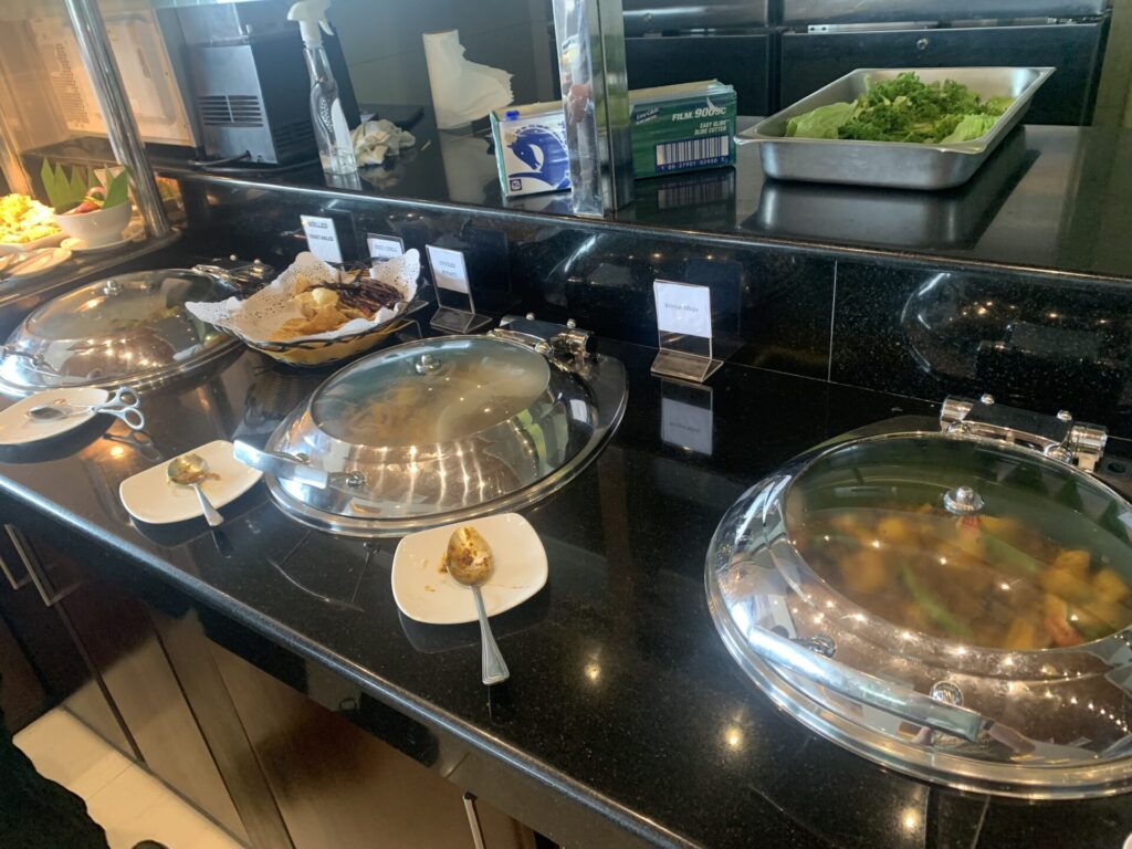 Flying Business reviews the Srilankan Airlines Serendib Lounge in Colombo's Bandaranaike International Airport in Sri Lanka.