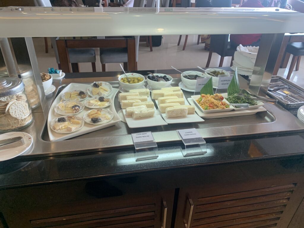 Flying Business reviews the Srilankan Airlines Serendib Lounge in Colombo's Bandaranaike International Airport in Sri Lanka.