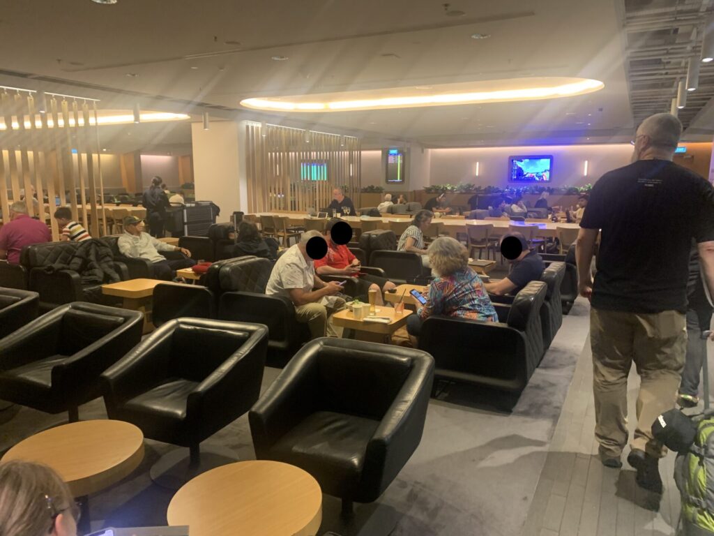 Flying Business reviews the Qantas Business Class Lounge in Terminal 1 of Singapore's Changi Airport. 