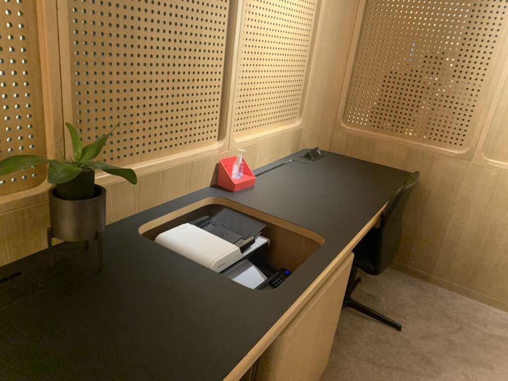 Flying Business reviews the Qantas Airlines First Lounge in Terminal 1 of Singapore's Changi Airport - accessed via OneWorld Emerald status.