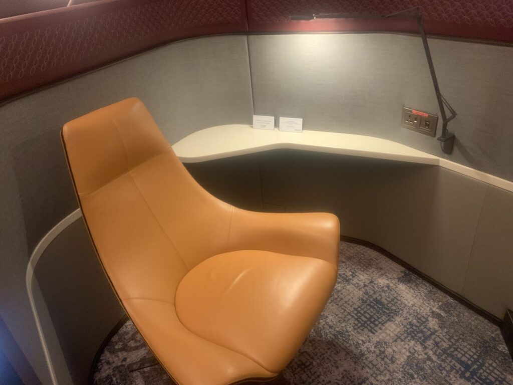 Flying Business reviews the Qatar Airways Lounge in Singapore's Changi Airport at Terminal 1.