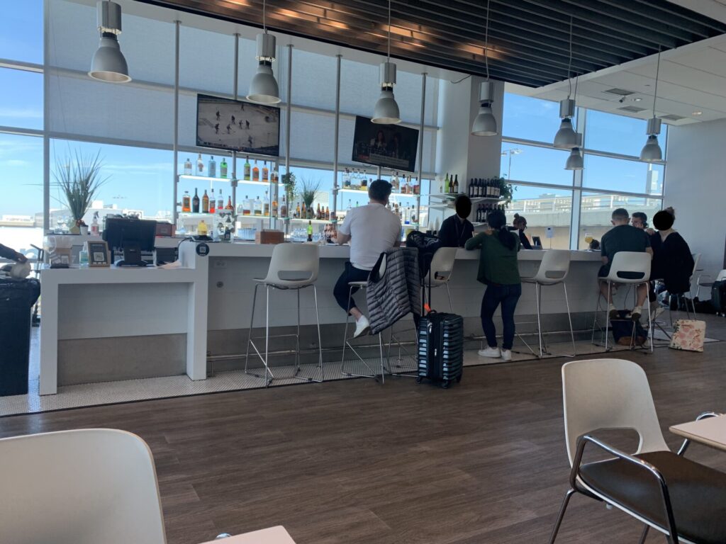Flying Business reviews the Aspire Lounge in San Diego's International Airport, available for Priority Pass and American Express members.