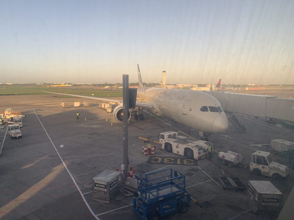 Neil Scrivener reviews a flight from Dublin to Abu Dhabi with Etihad on the EY42 787-9 in Business Class.