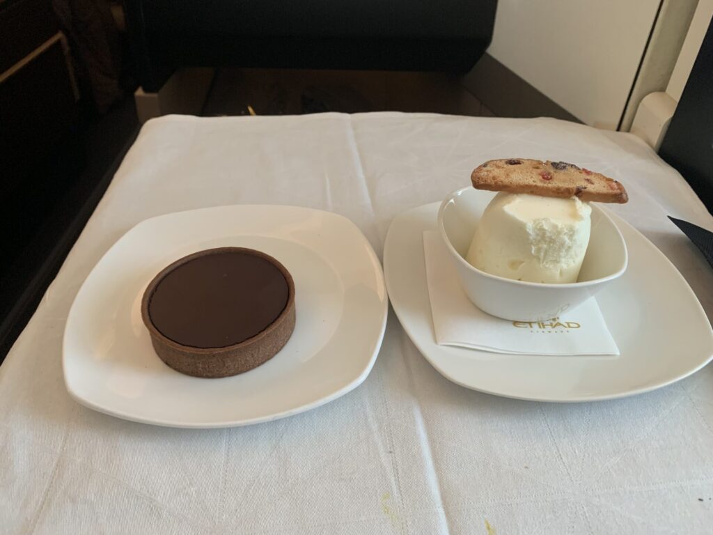 Neil Scrivener reviews a flight from Dublin to Abu Dhabi with Etihad on the EY42 787-9 in Business Class.