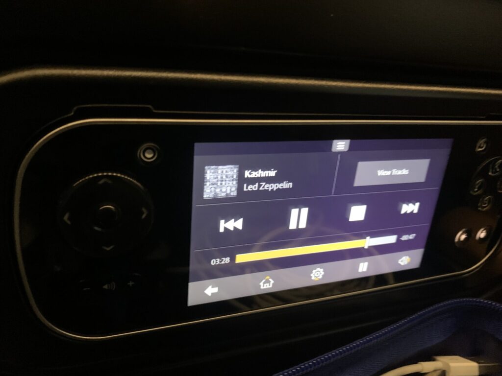 Neil Scrivener reviews a flight from Dublin to Abu Dhabi with Etihad on the EY42 787-9 in Business Class.