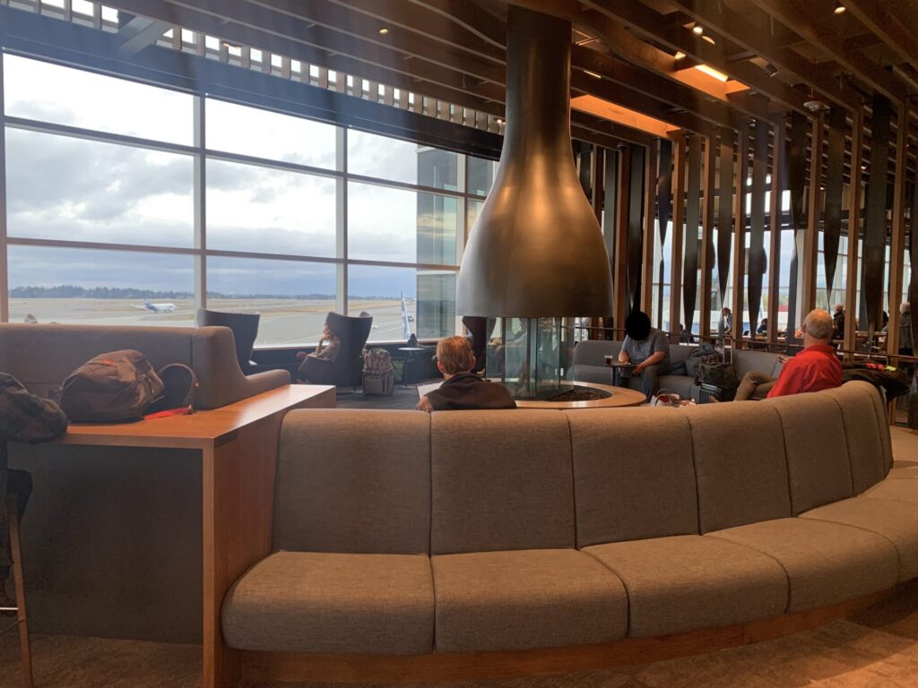Flying Business reviews the Alaska Airlines Lounge in Seattle's Tacoma Airport in the North Satellite - N-Gates.  