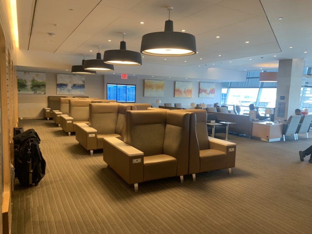 Flying Business reviews The Greenwich Lounge in JFK's Terminal 8 (New York), available to those traveling Business Class.