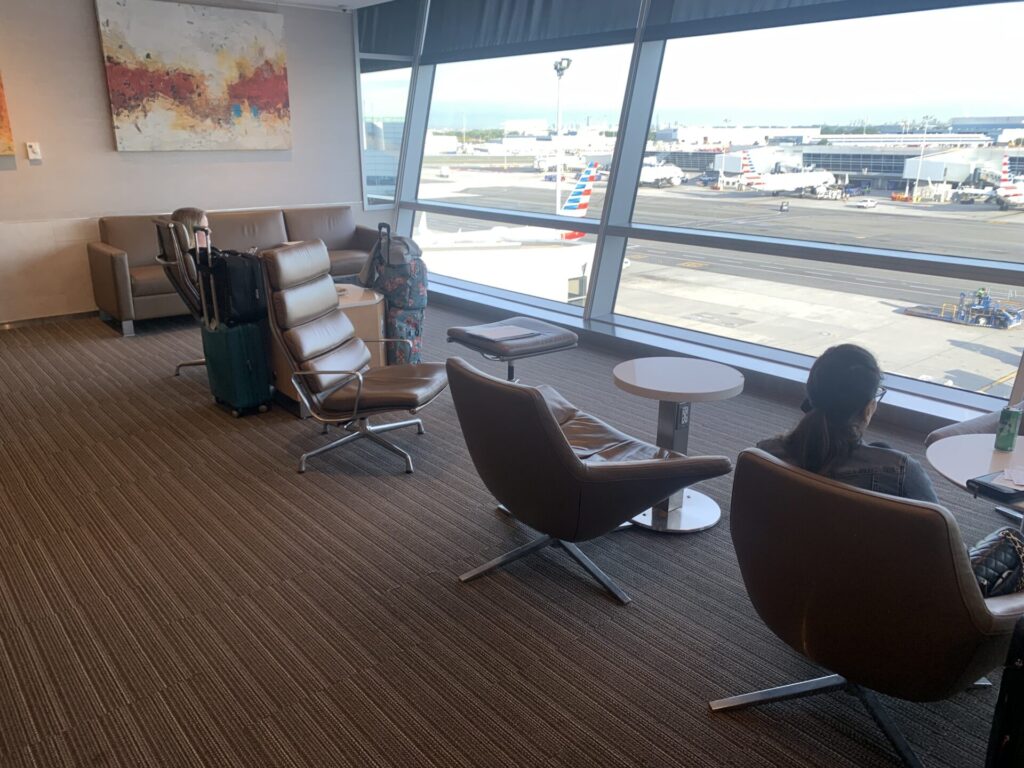 Flying Business reviews The Greenwich Lounge in JFK's Terminal 8 (New York), available to those traveling Business Class.