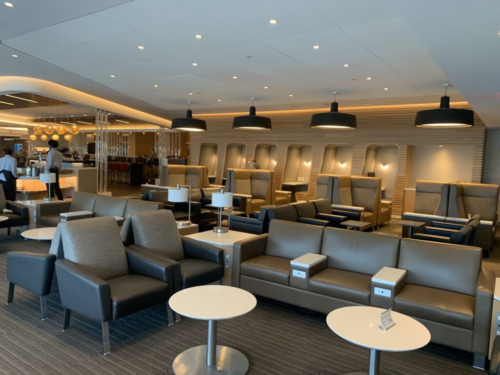 Flying Business reviews The Greenwich Lounge in JFK's Terminal 8 (New York), available to those traveling Business Class.