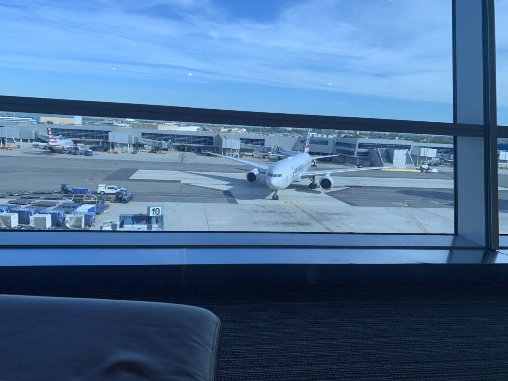 Flying Business reviews The Greenwich Lounge in JFK's Terminal 8 (New York), available to those traveling Business Class.