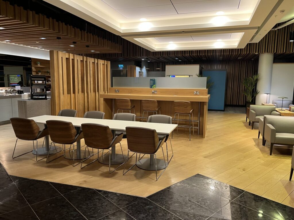 ✈️ Aer Lingus Lounge at Heathrow Terminal 2 – A hidden gem or just another airline lounge? 🛋️ With comfortable seating, a variety of food options, and a relaxed atmosphere, this lounge provides a solid pre-flight experience. 🍽️✨ While it may not be the most extravagant, it offers a decent place to unwind. Does it stand out, or is it just another stop? ✨