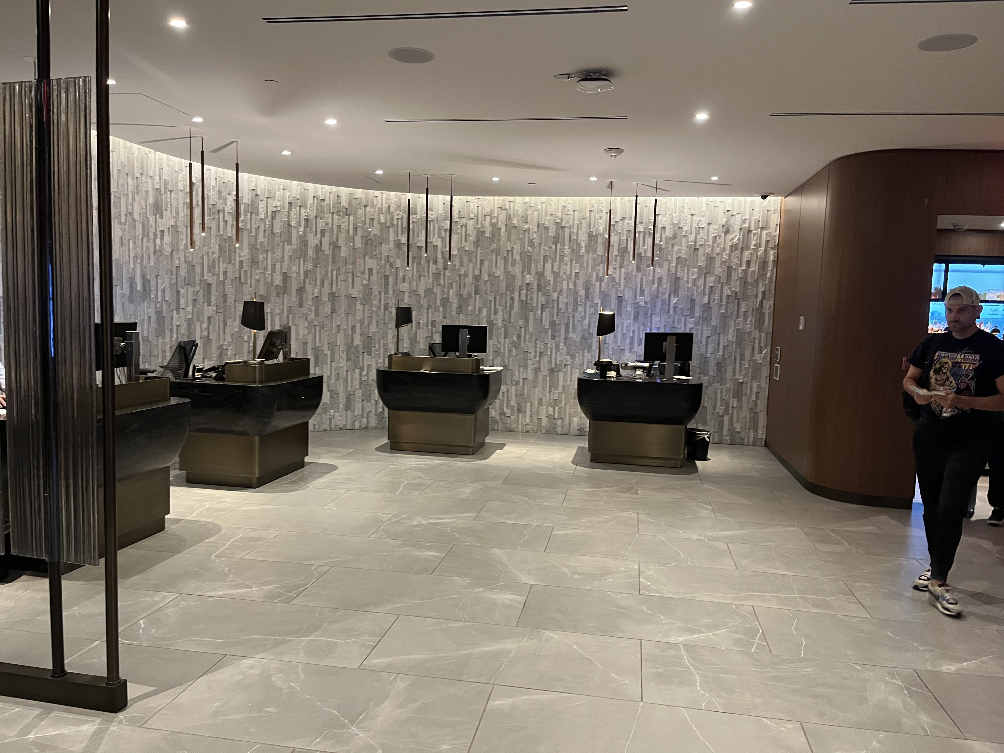 Neil Scrivener reviews the American Airlines/British Airways Soho Lounge in JFK's Terminal 8 - New York John F Kennedy Airport.