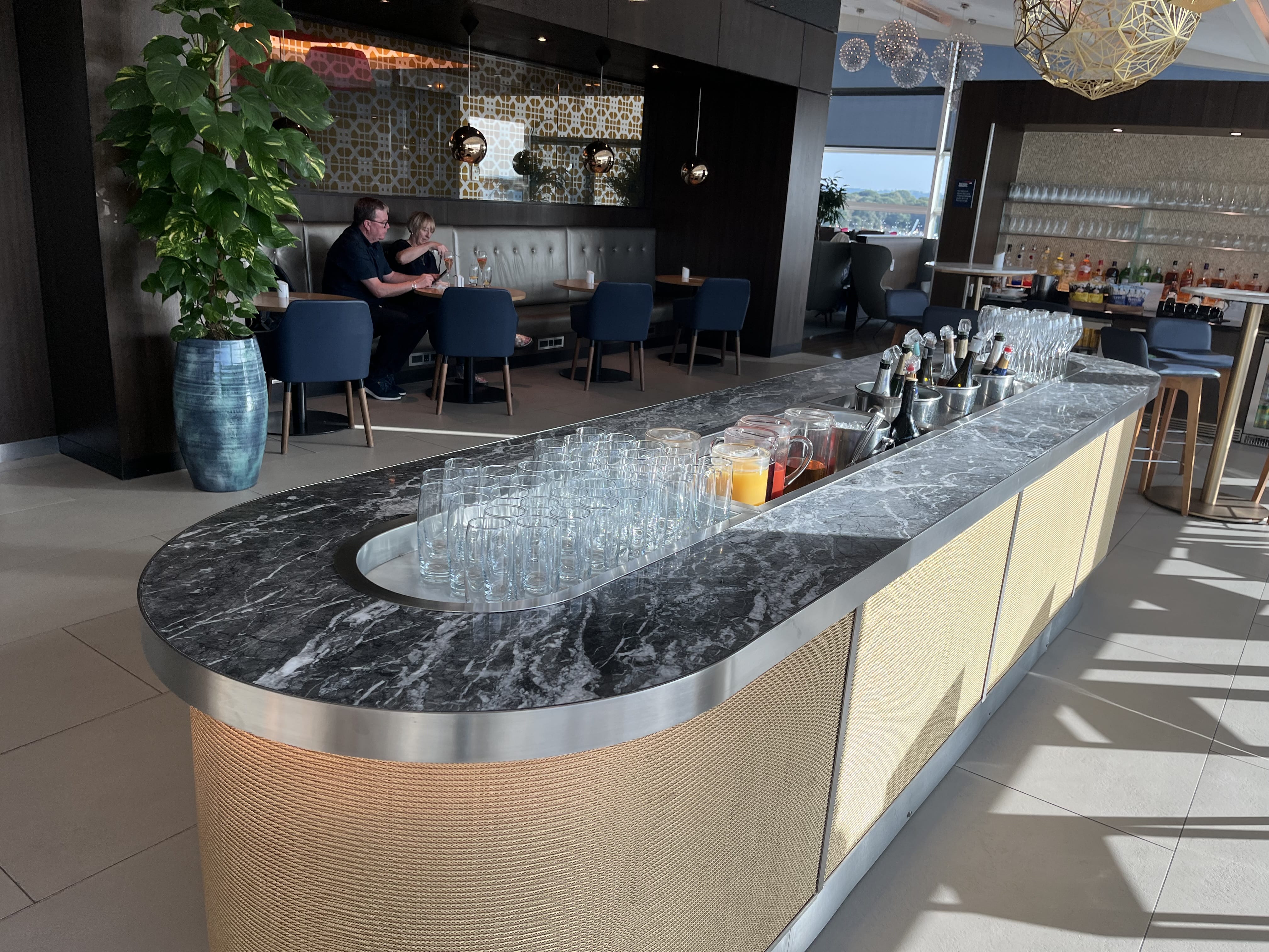 Neil Scrivener reviews the British Airways First and Business Class at Gatwick Airport's South Terminal - available to Club World and OneWorld passengers.