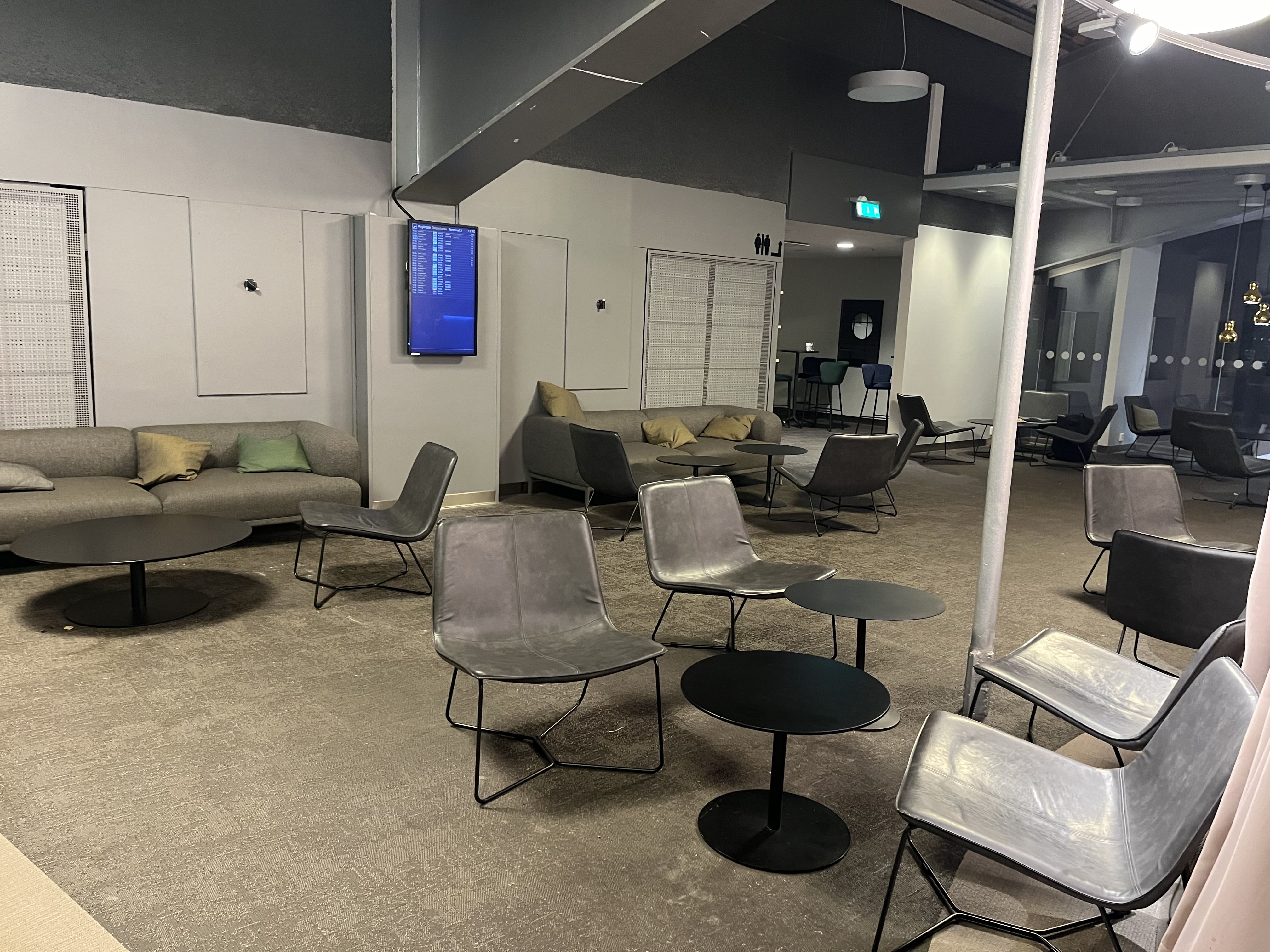 Neil Scrivener reviews the Pearl Lounge in Arlanda Airport's Terminal 5, accessed by flying Business Class and Priority Pass members.