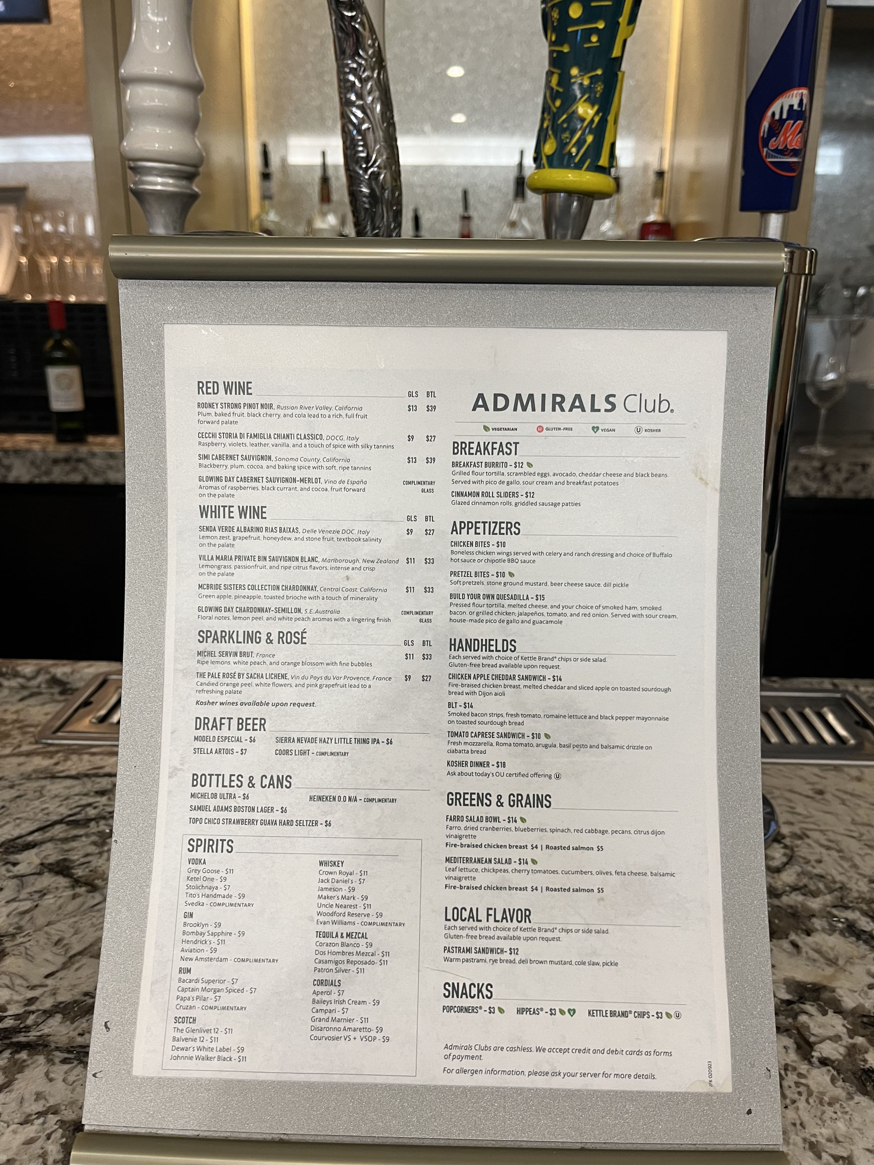 Neil Scrivener reviews the American Airlines Admirals Club JFK's Terminal 8. John F Kennedy Airport, New York - open to OneWorld members.