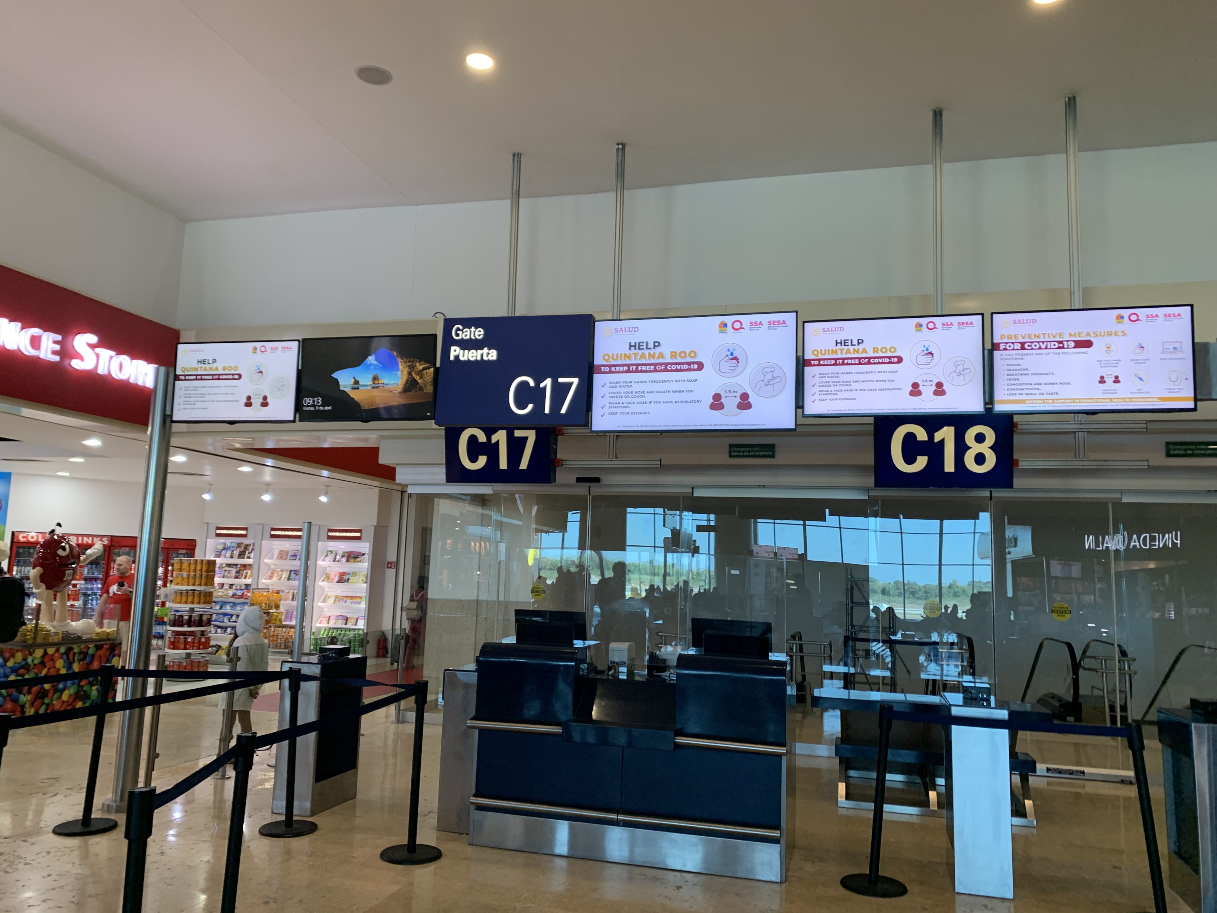 Neil Scrivener reviews the Mera VIP Lounge and Plaza Premium Lounge in Cancun International Airport in Mexico.