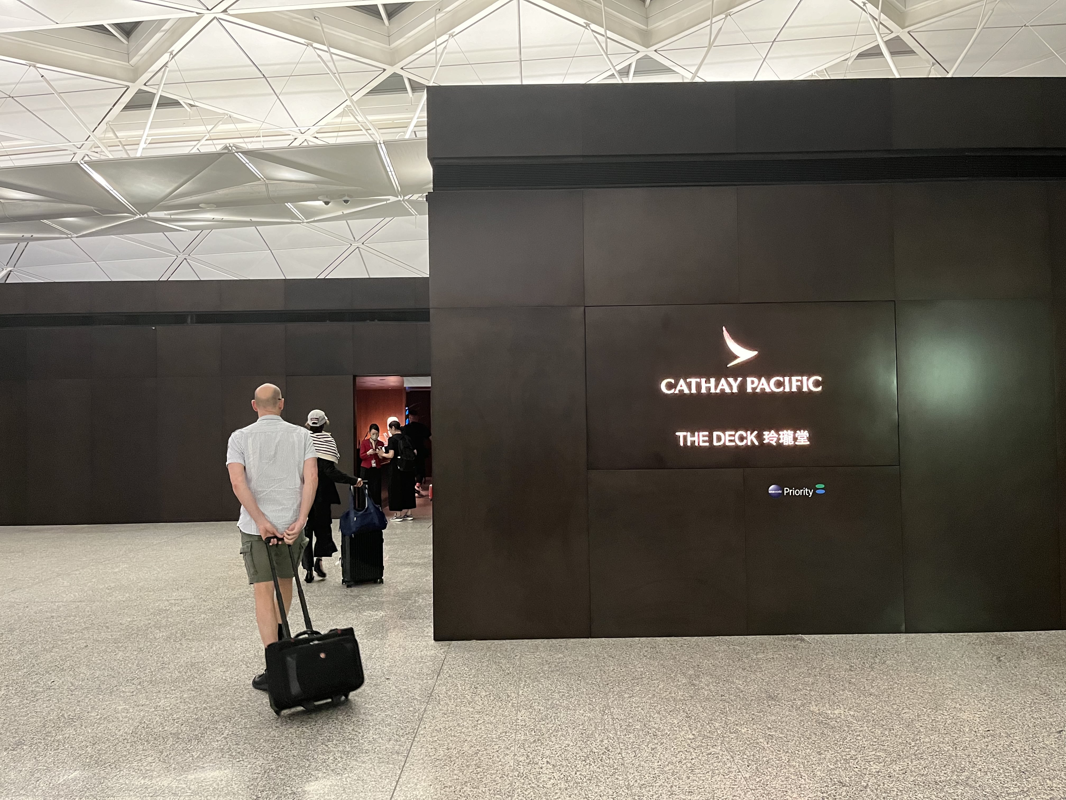 Neil Scrivener reviews Cathay Pacific's The Deck, in Hong Kong's International Airport (HKG).