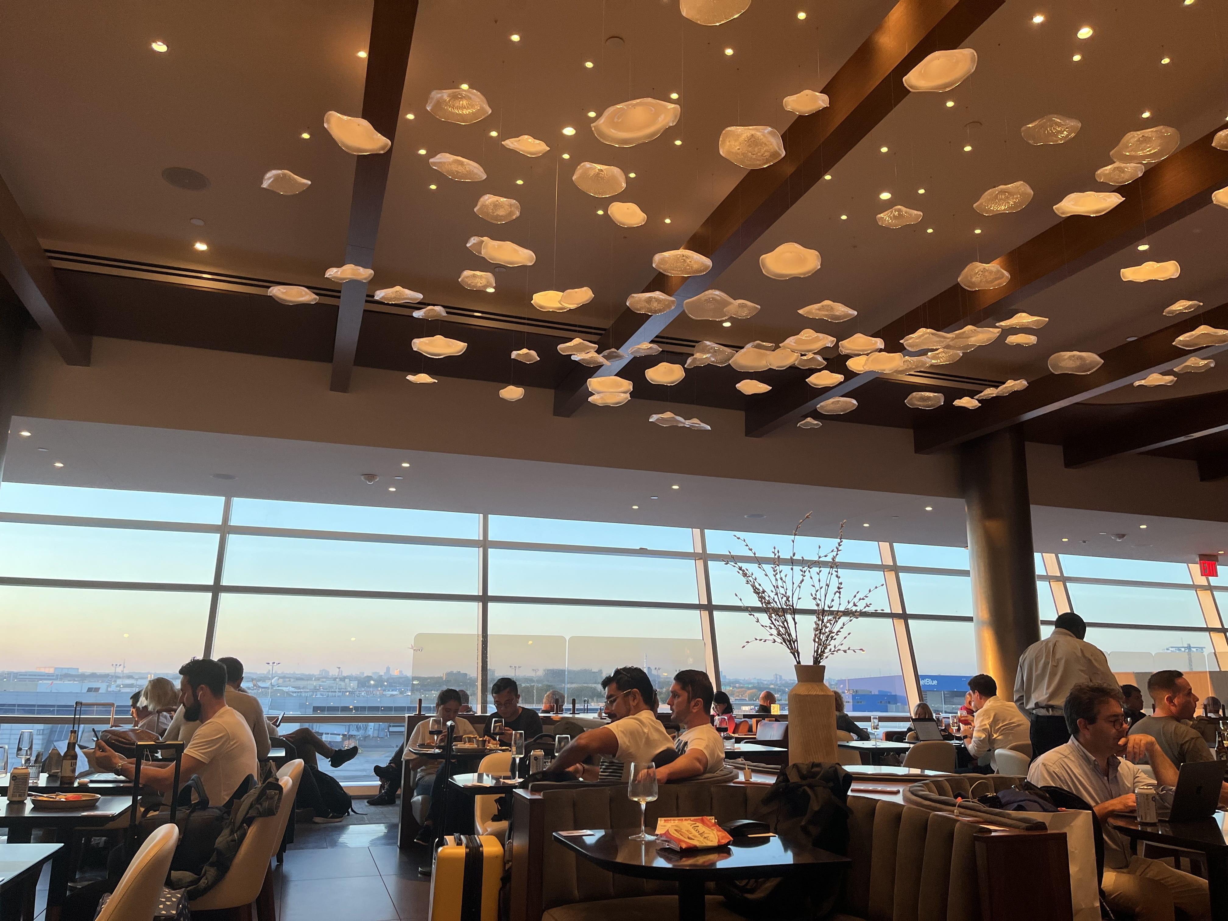 Neil Scrivener reviews the American Airlines/British Airways Soho Lounge in JFK's Terminal 8 - New York John F Kennedy Airport.
