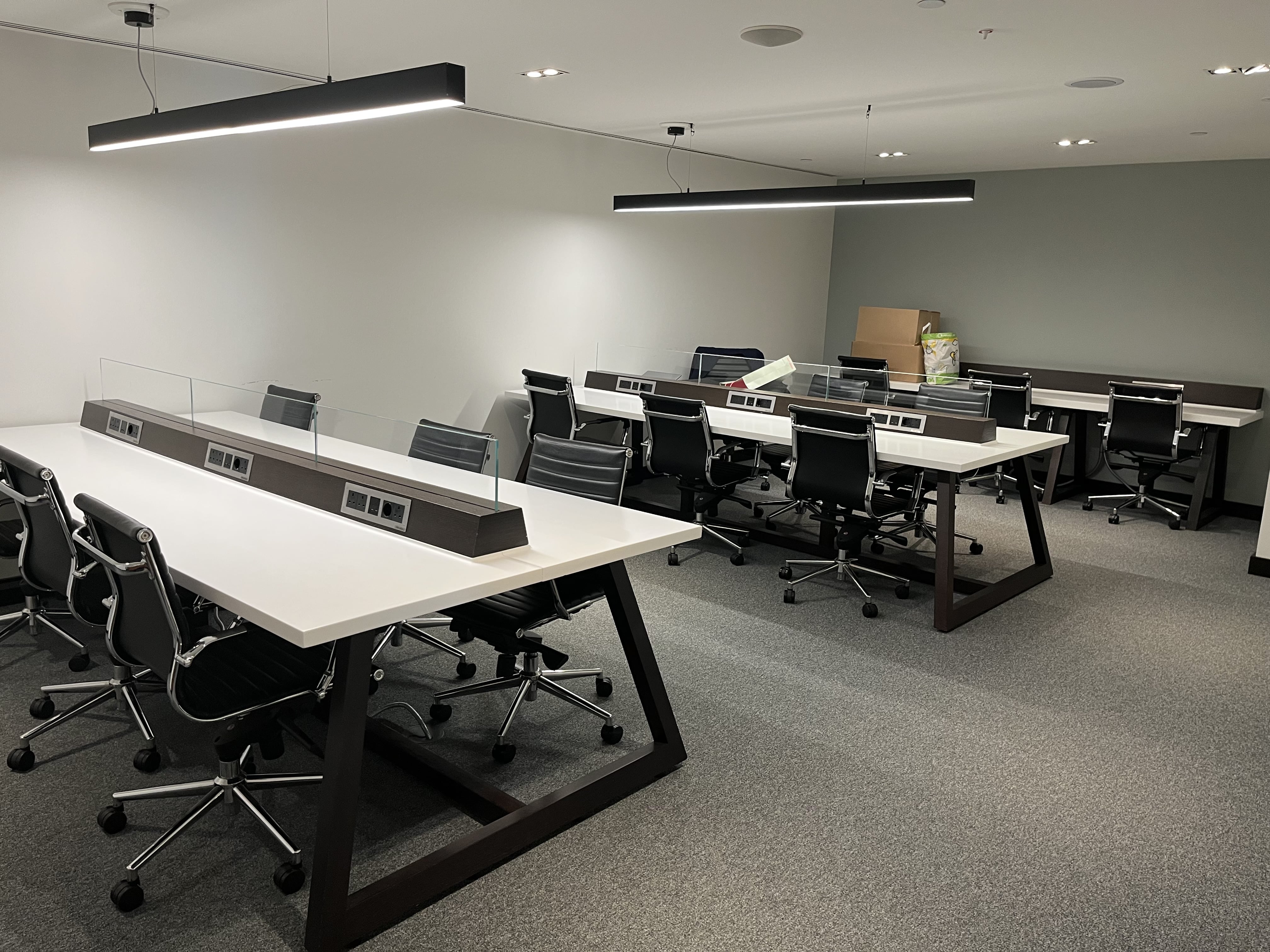 Neil Scrivener reviews the British Airways First and Business Class at Gatwick Airport's South Terminal - available to Club World and OneWorld passengers.