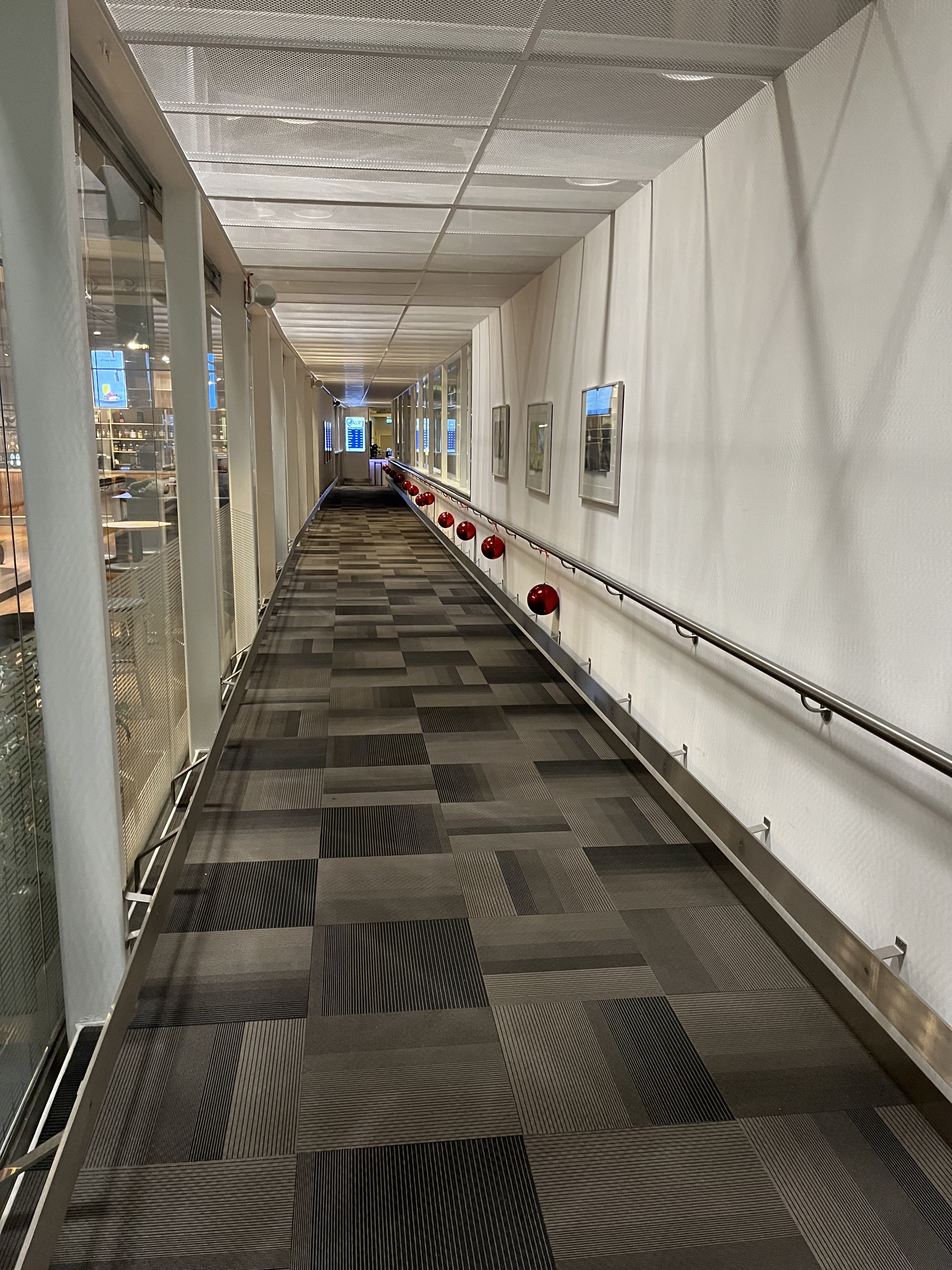 Neil Scrivener reviews the Pearl Lounge in Arlanda Airport's Terminal 5, accessed by flying Business Class and Priority Pass members.