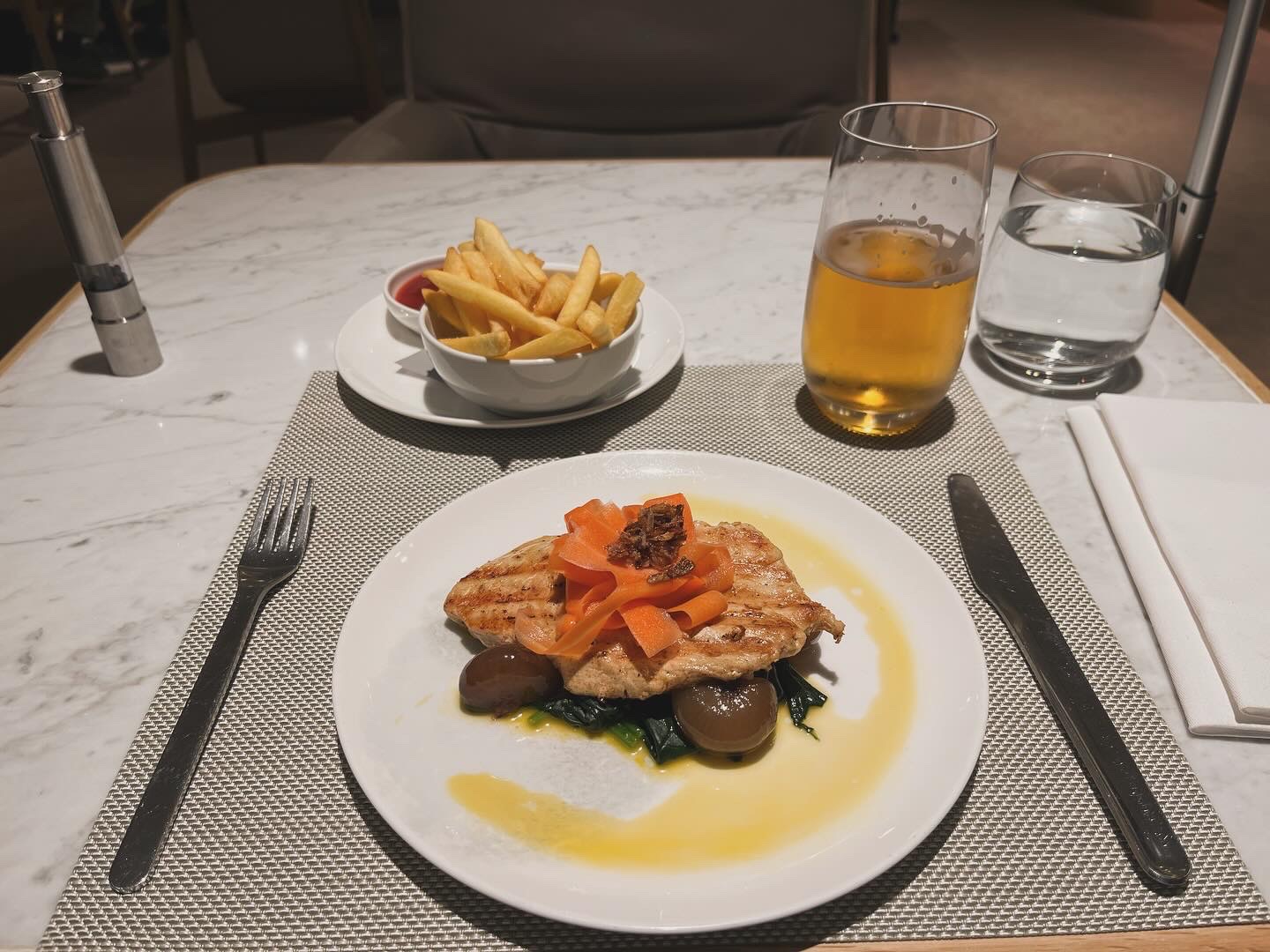 Neil Scrivener reviews the Qantas Airlines First Lounge in Terminal 1 of Singapore's Changi Airport - accessed via OneWorld Emerald status.