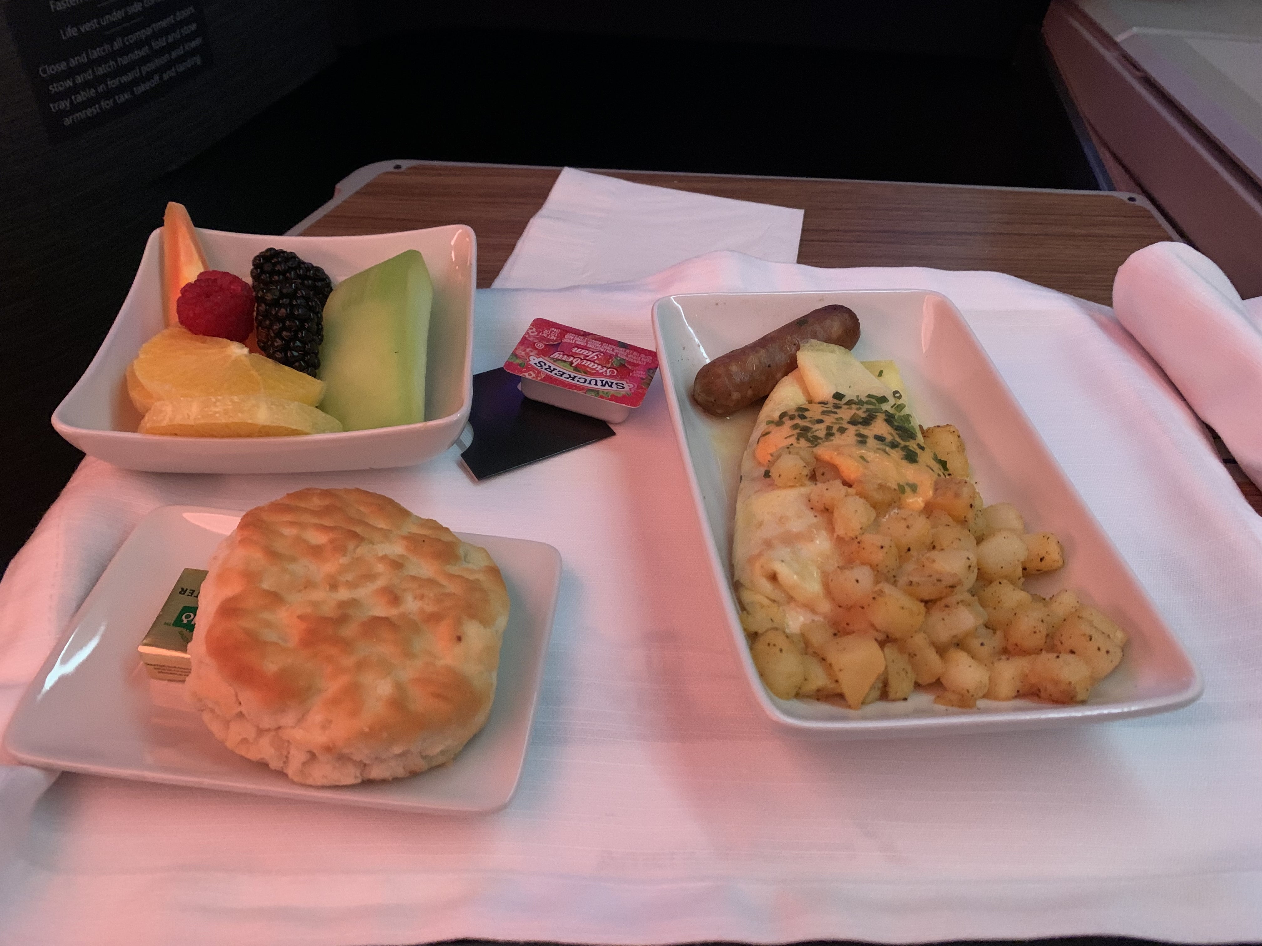 Neil Scrivener reviews American Airlines Flagship Business from Charlotte (NC) to London Heathrow on AA732 (CLT to LHR), on the Boeing 777-200.
