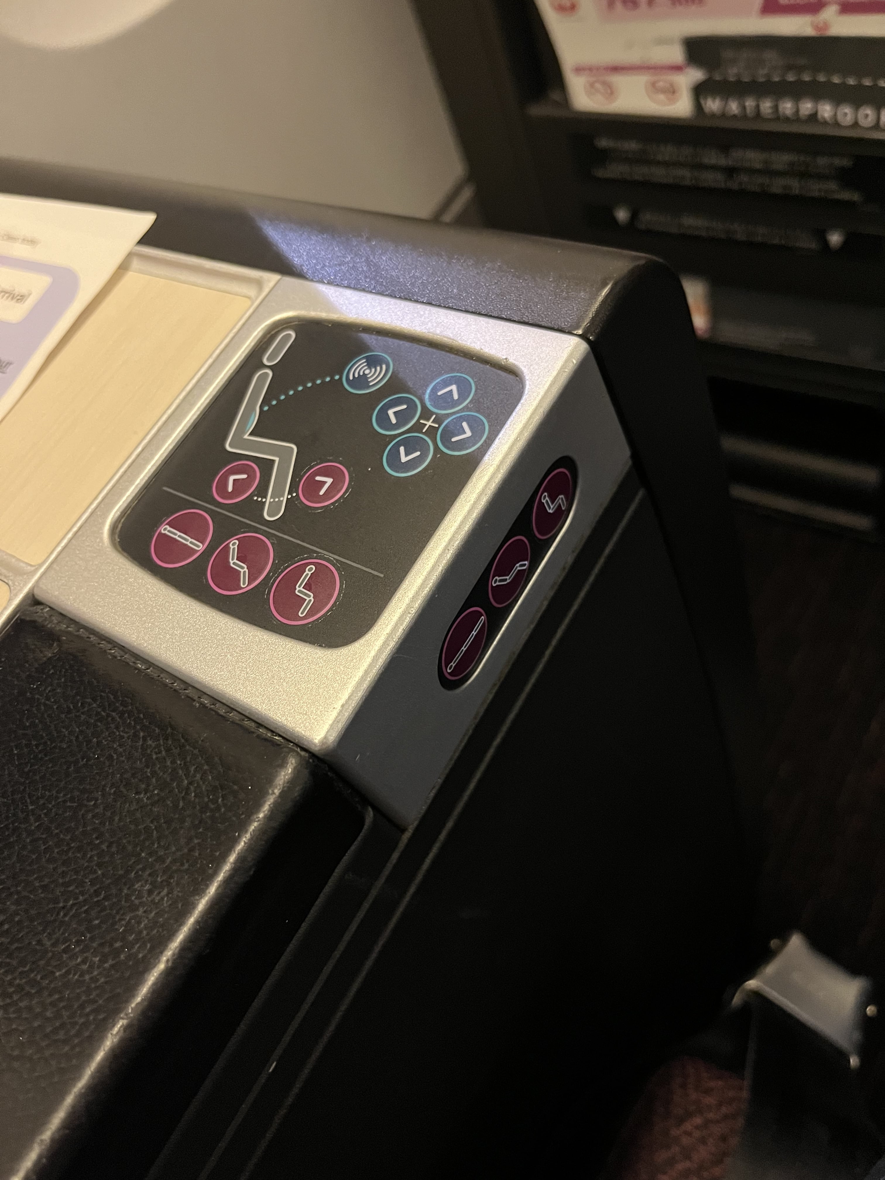 Neil Scrivener reviews Japan Airlines (JAL) flights JL35 and JL38 from Tokyo to Singapore and back on the Boeing 767-300ER in Business Class.