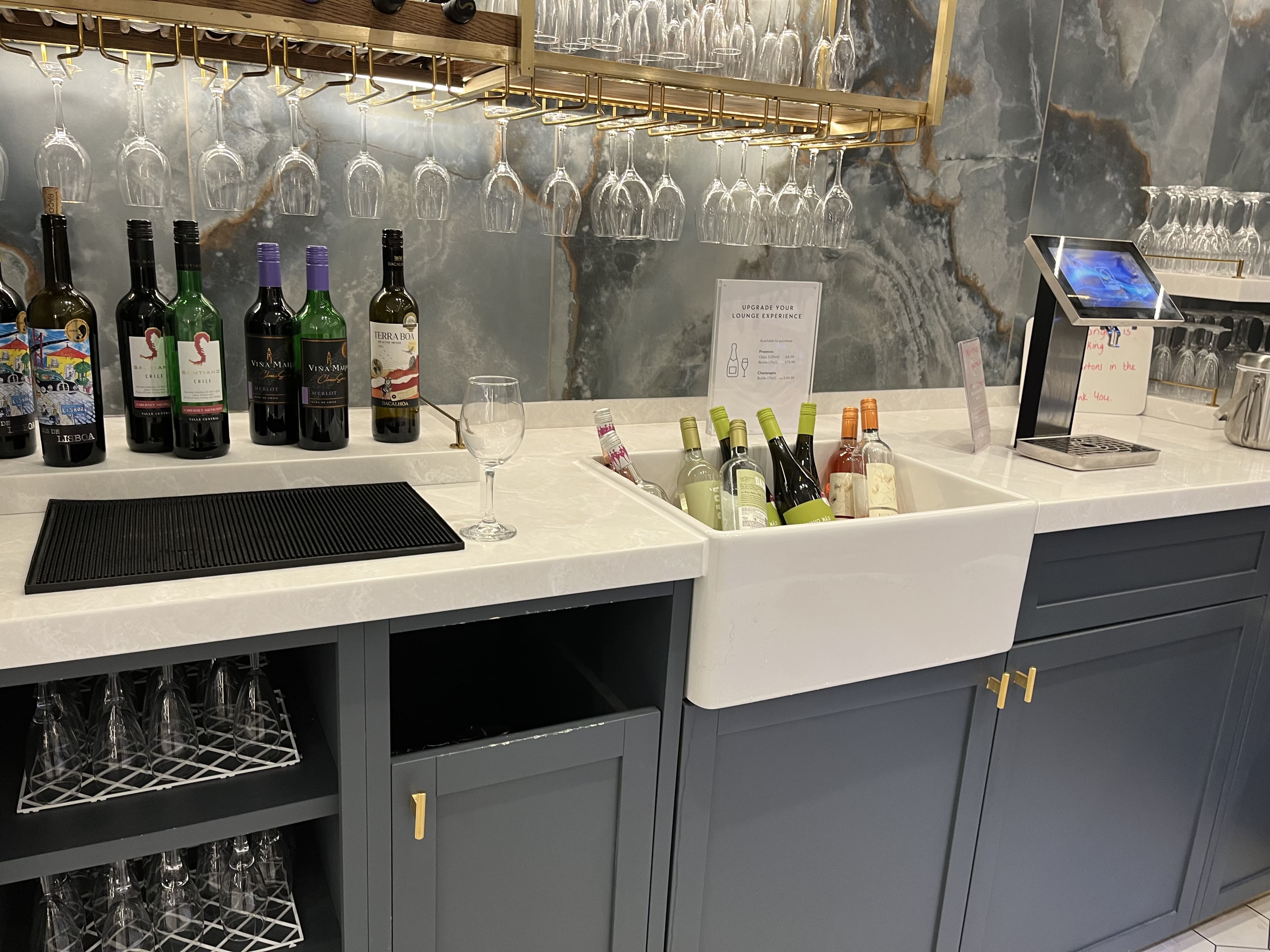 Neil Scrivener reviews the Aspire Lounge in Belfast's City Airport, accessed via British Airways (or Priority Pass).