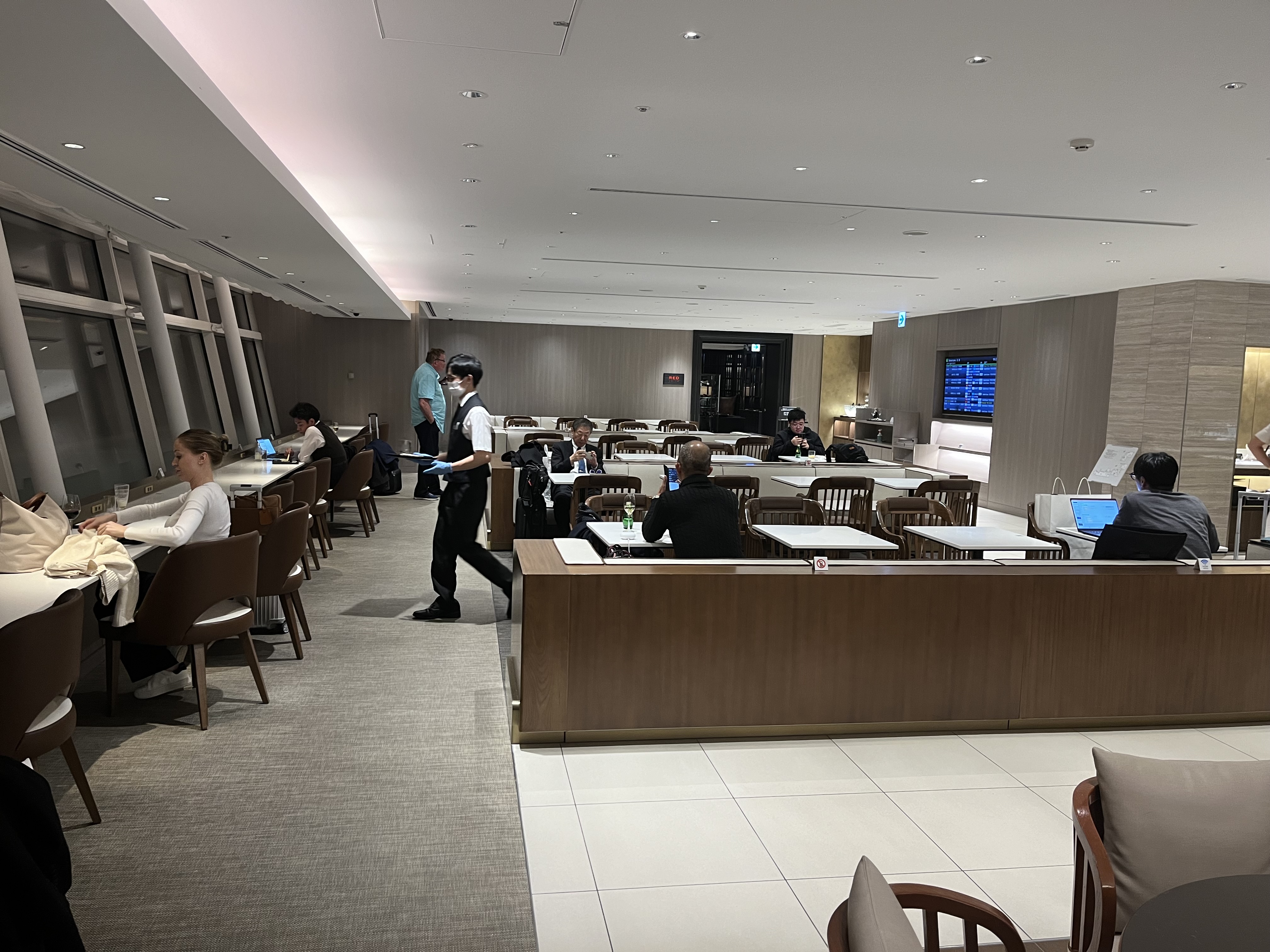 Neil Scrivener reviews the JAL First Lounge in Terminal 3 of Haneda's Tokyo Airport.