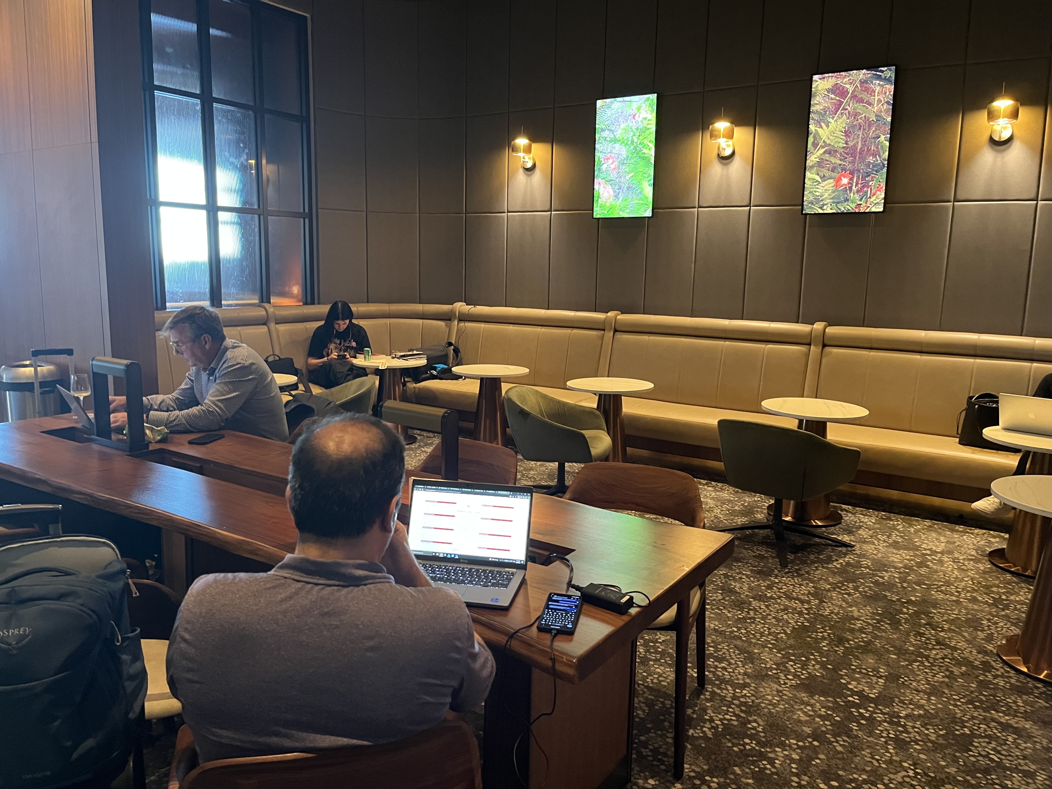 Neil Scrivener reviews the American Airlines/British Airways Soho Lounge in JFK's Terminal 8 - New York John F Kennedy Airport.