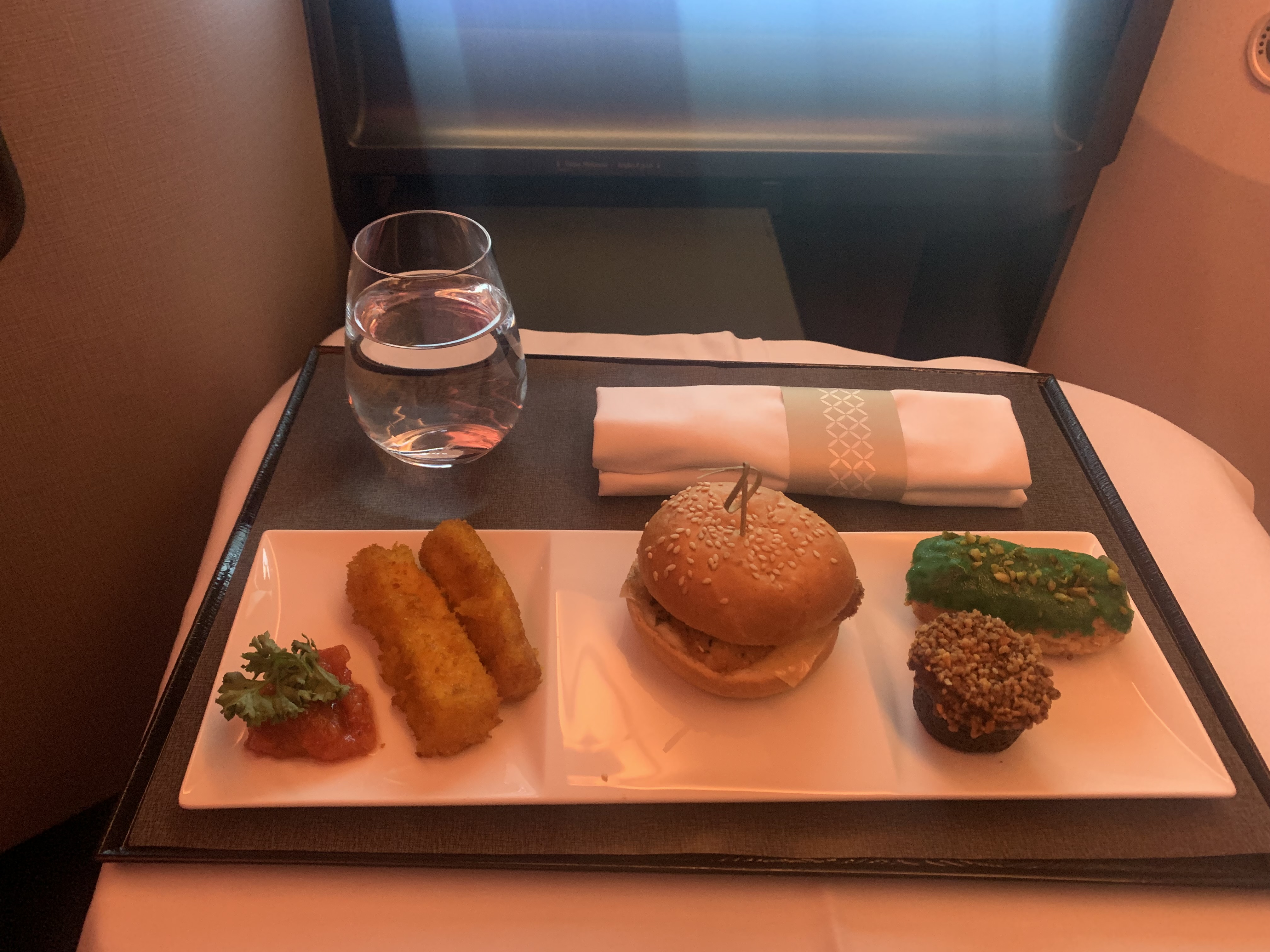 Neil Scrivener reviews Qatar Airways First Class on QR1018 from Doha (DOH) to Dubai (DXB) on the Boeing 787-9.