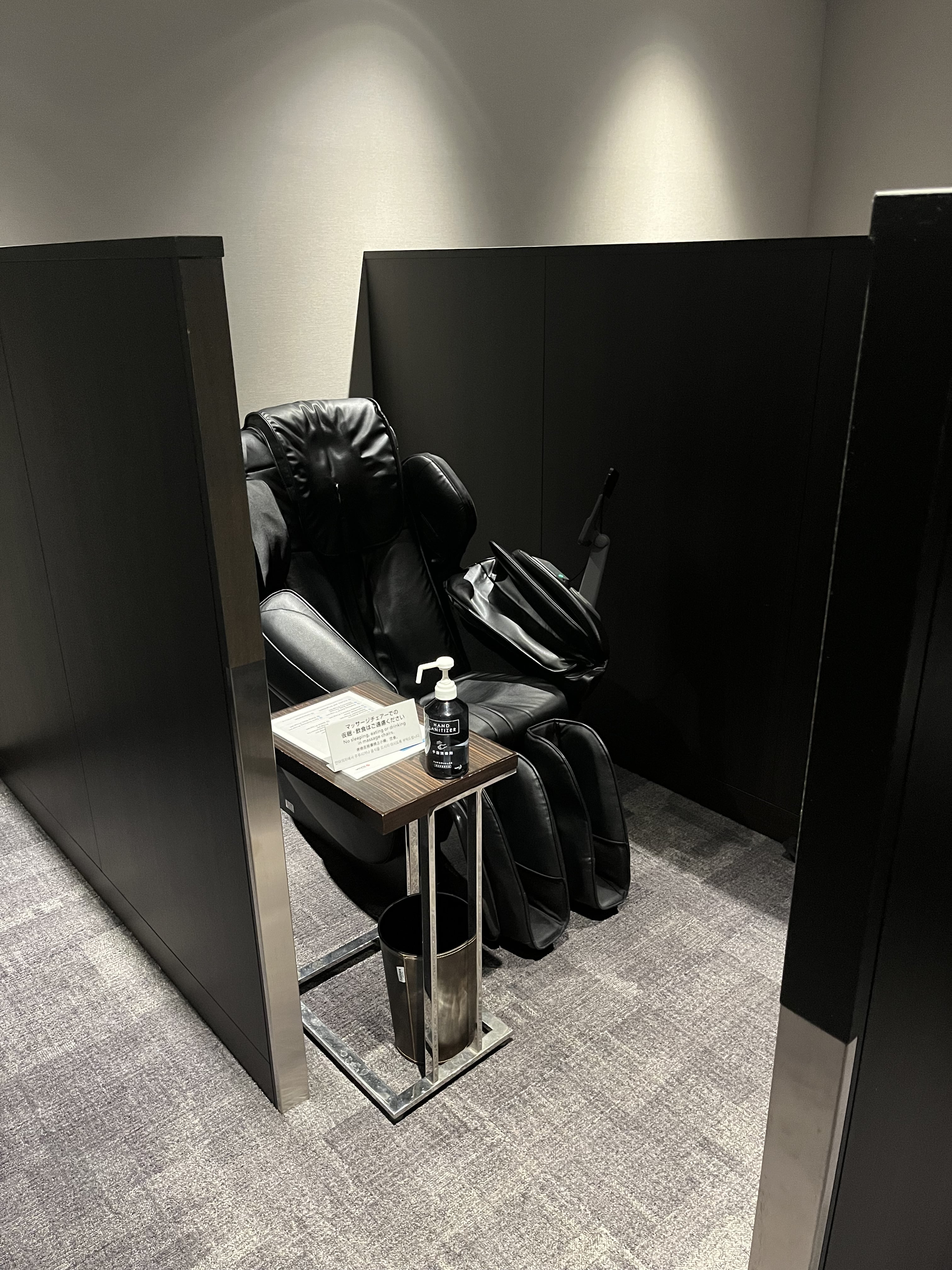 Neil Scrivener reviews the JAL First Lounge in Terminal 3 of Haneda's Tokyo Airport.