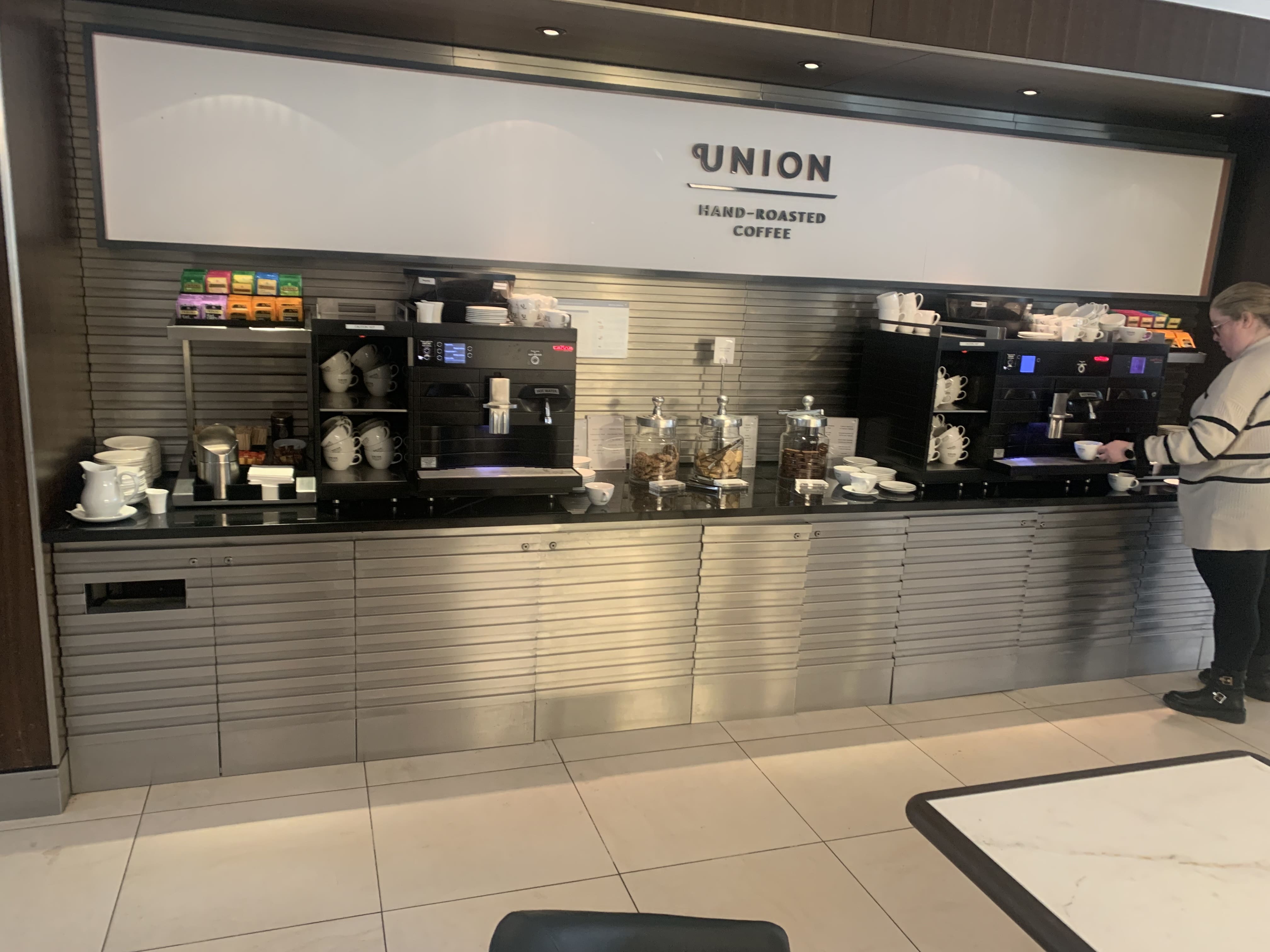 Neil Scrivener reviews the British Airways Lounge at Heathrow's (LHR) Terminal 5B/B-Gates.