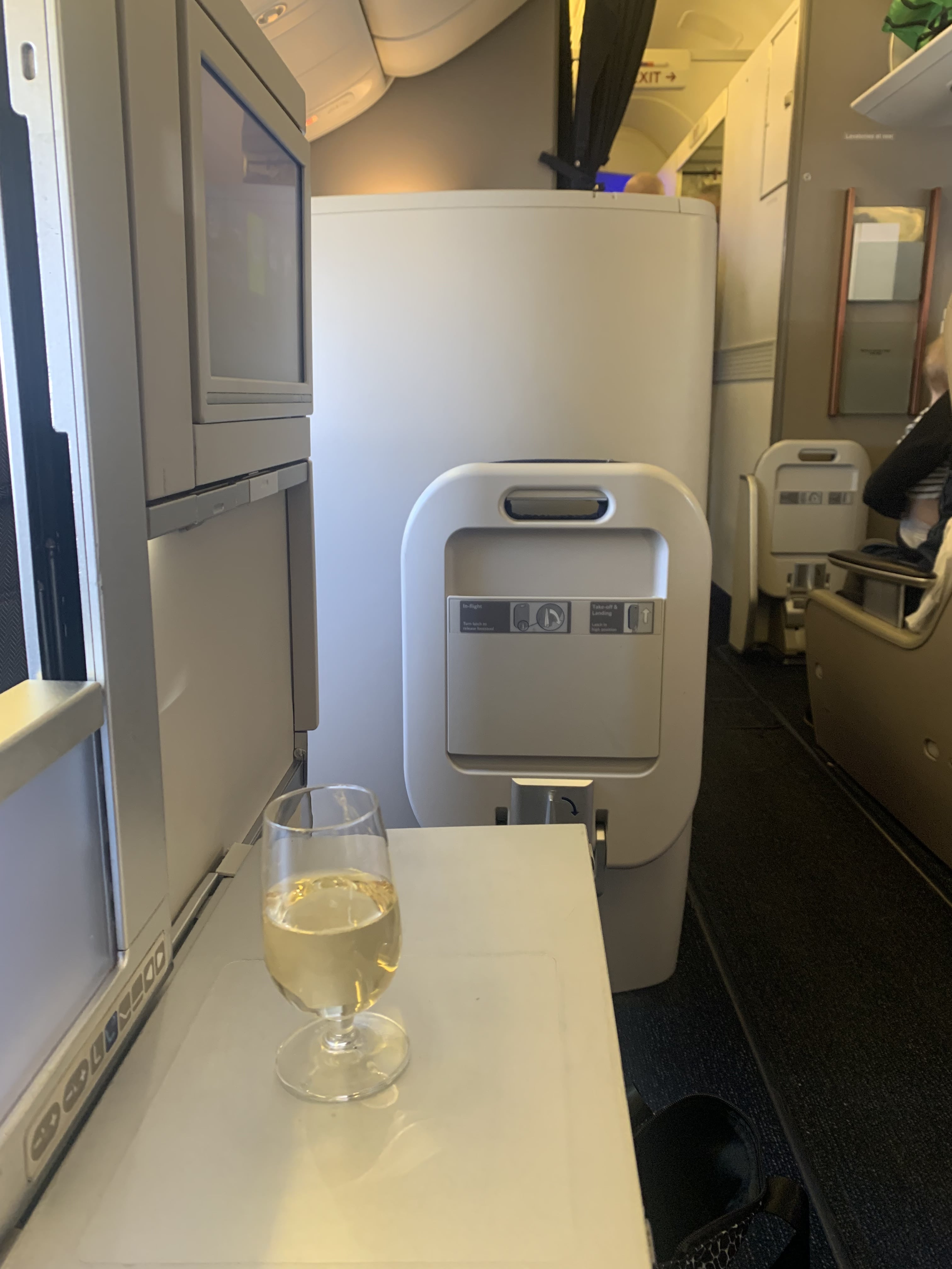 Neil Scrivener reviews British Airways Club World (Business Class) on BA67 from Heathrow to Philadelphia on the Boeing 777-300.