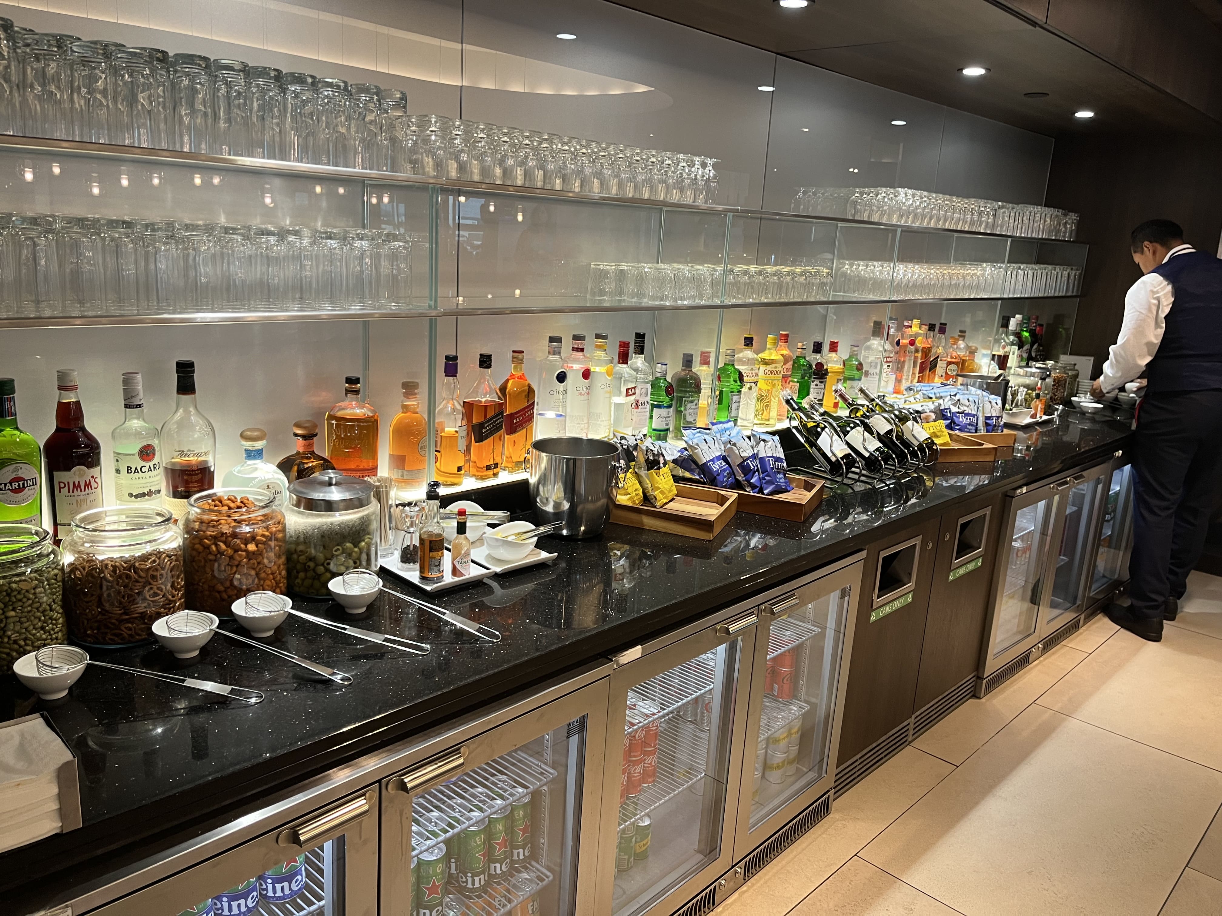 Neil Scrivener reviews the British Airways First and Business Class at Gatwick Airport's South Terminal - available to Club World and OneWorld passengers.