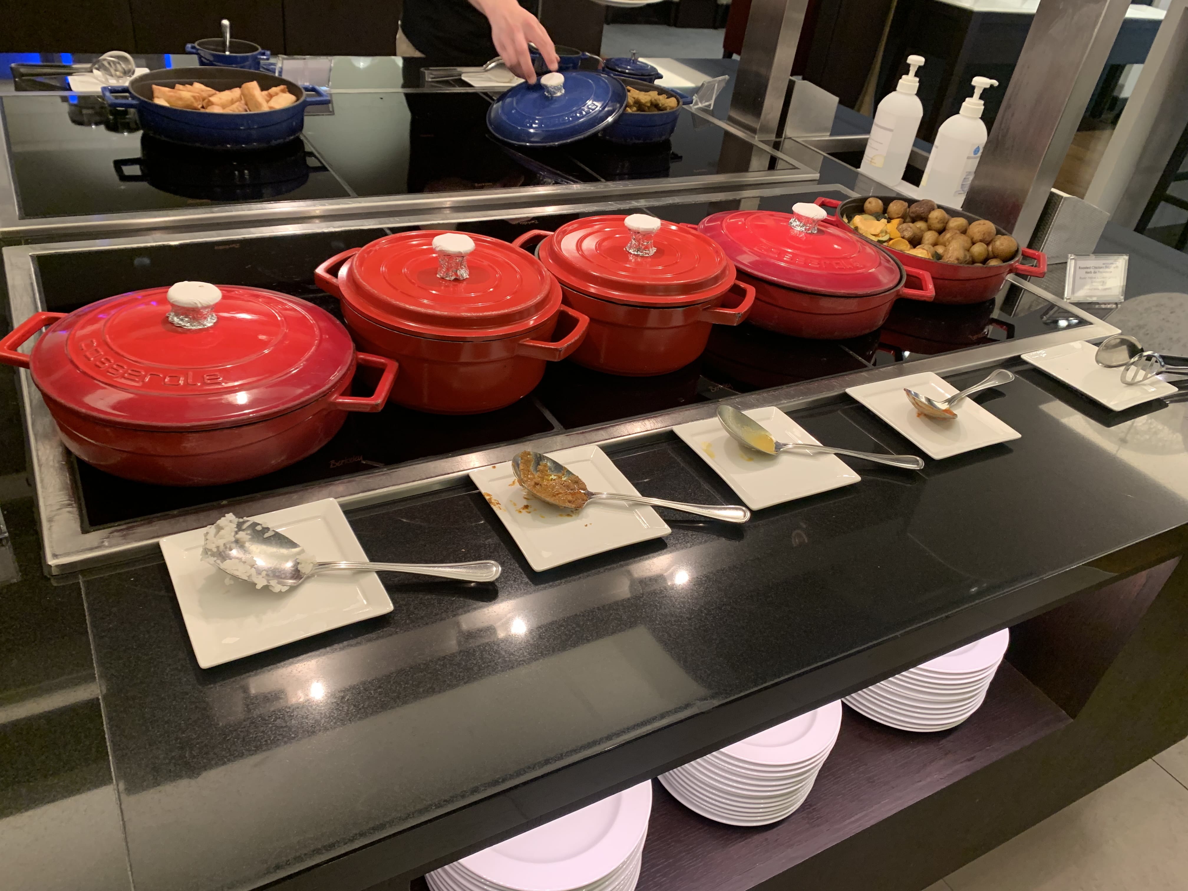 Flying Business reviews the British Airways Lounge in Terminal 1 of Singapore's Changi Airport. 