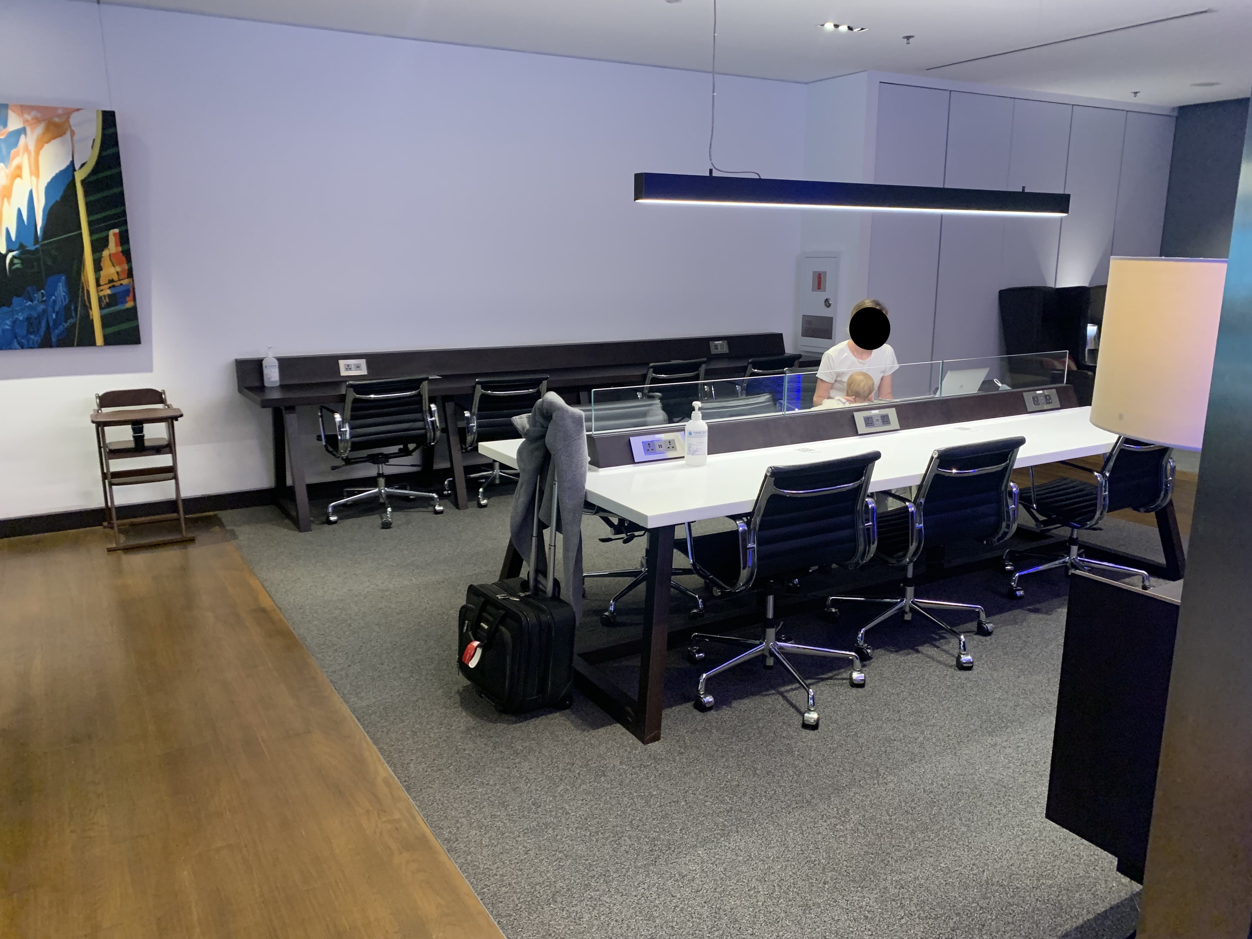 Flying Business reviews the British Airways Lounge in Terminal 1 of Singapore's Changi Airport. 