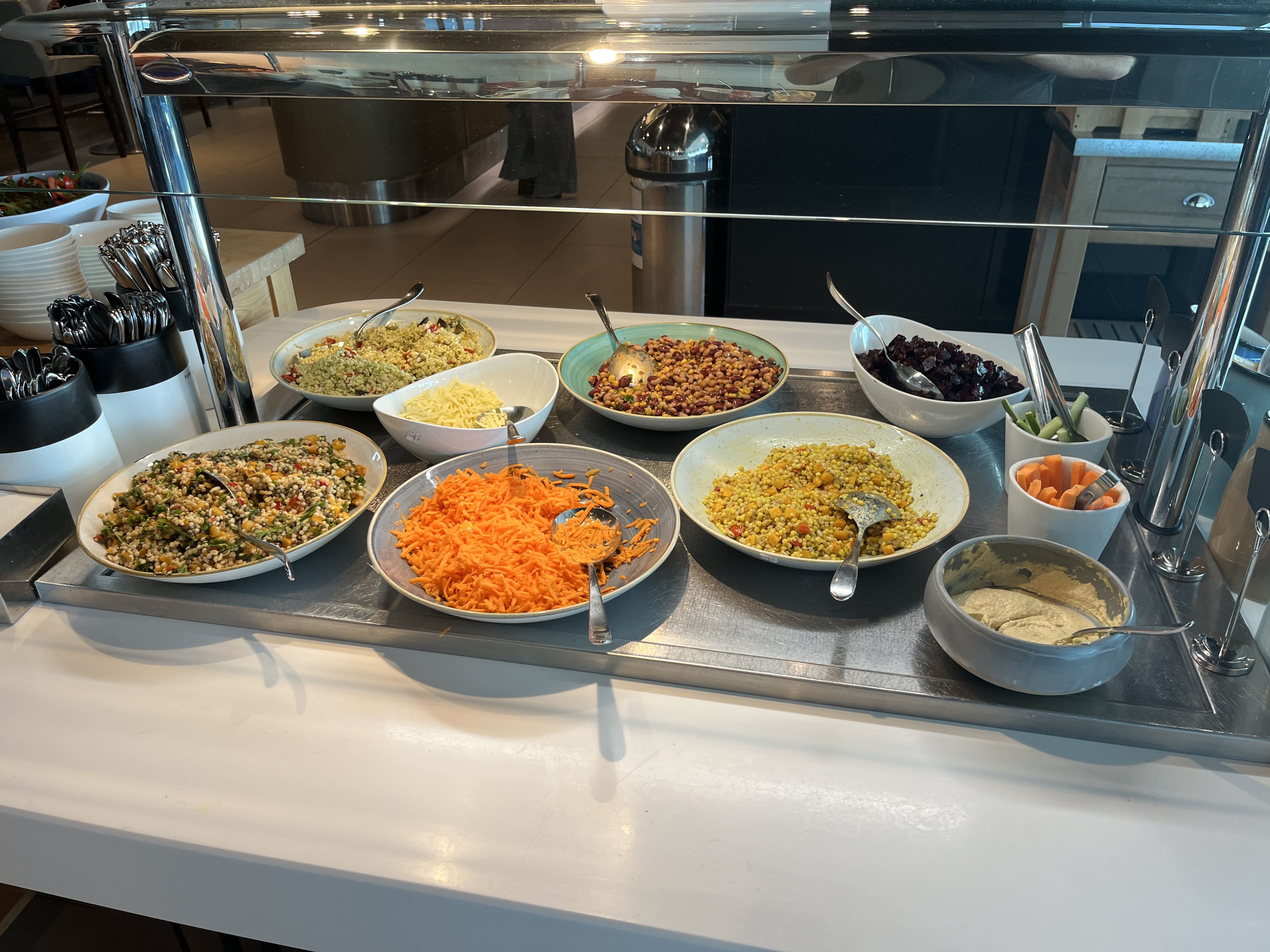 Neil Scrivener reviews the British Airways First and Business Class at Gatwick Airport's South Terminal - available to Club World and OneWorld passengers.