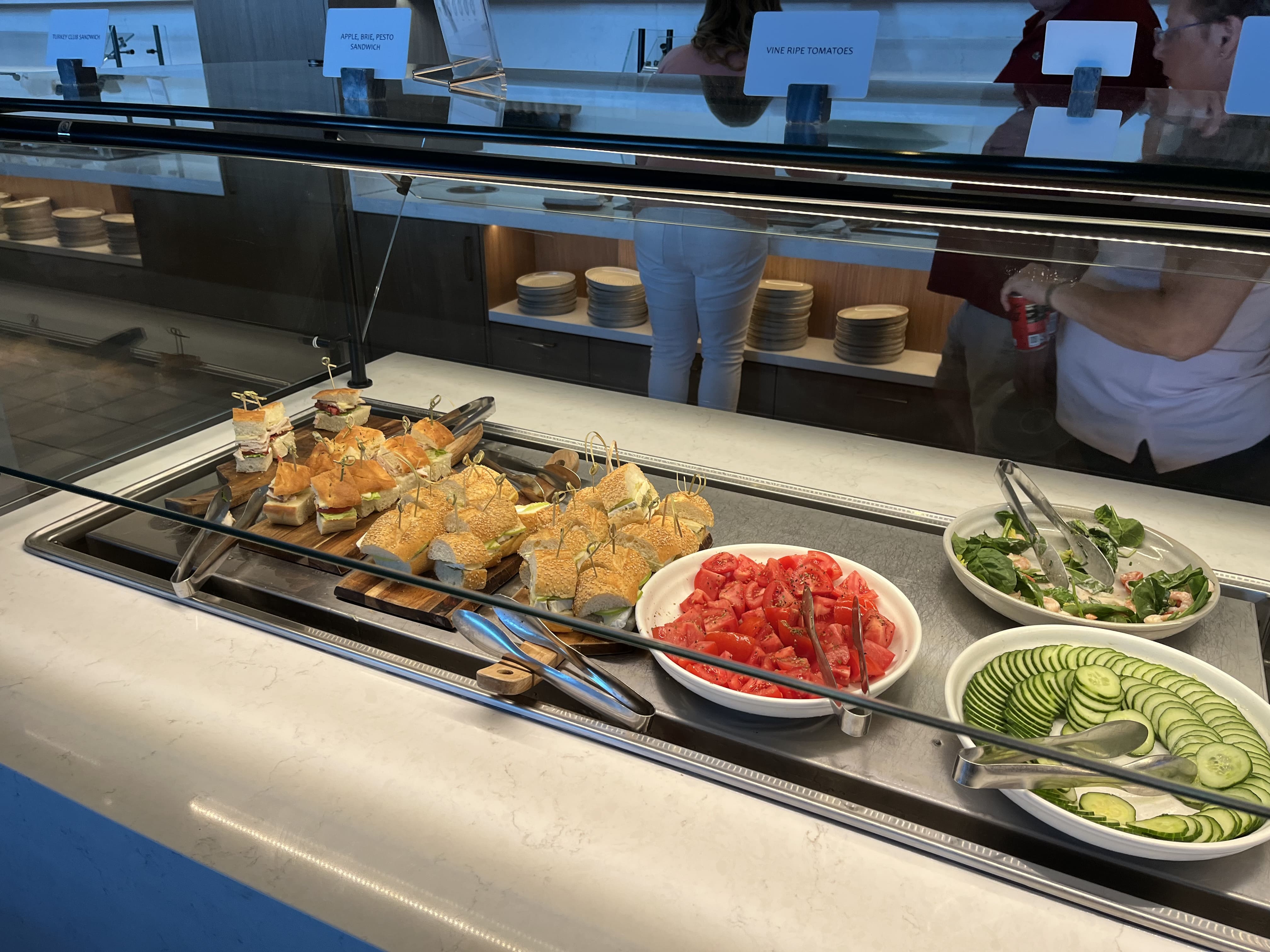 Neil Scrivener reviews the American Airlines/British Airways Soho Lounge in JFK's Terminal 8 - New York John F Kennedy Airport.