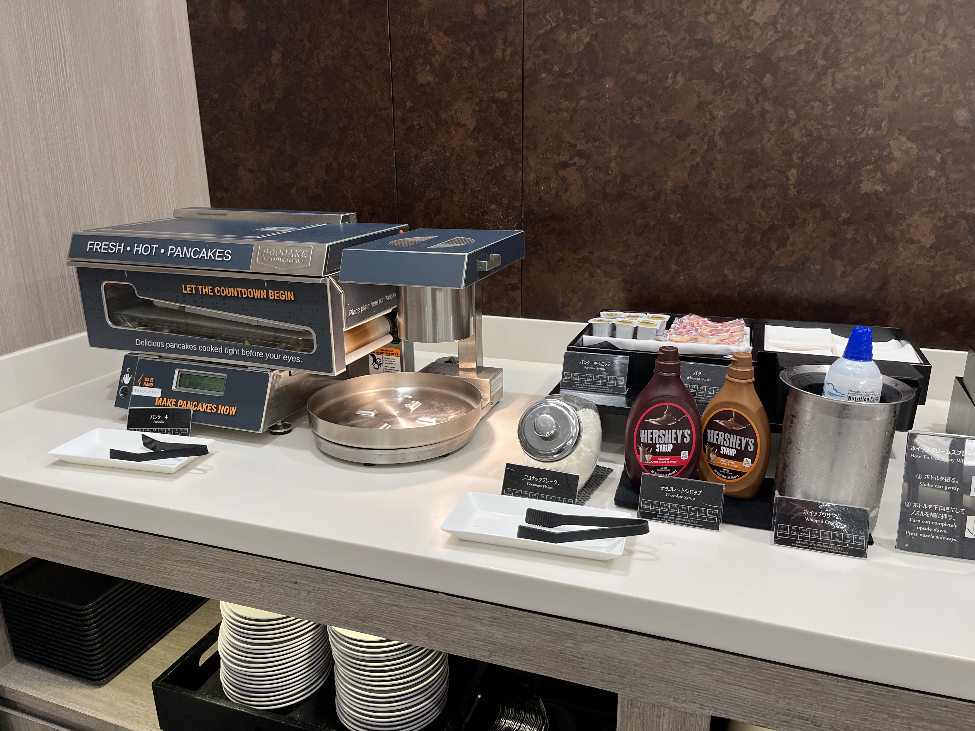 Neil Scrivener reviews the JAL (Japan Airlines) Sakura Lounge in Daniel K. Inouye International Airport (HNL).