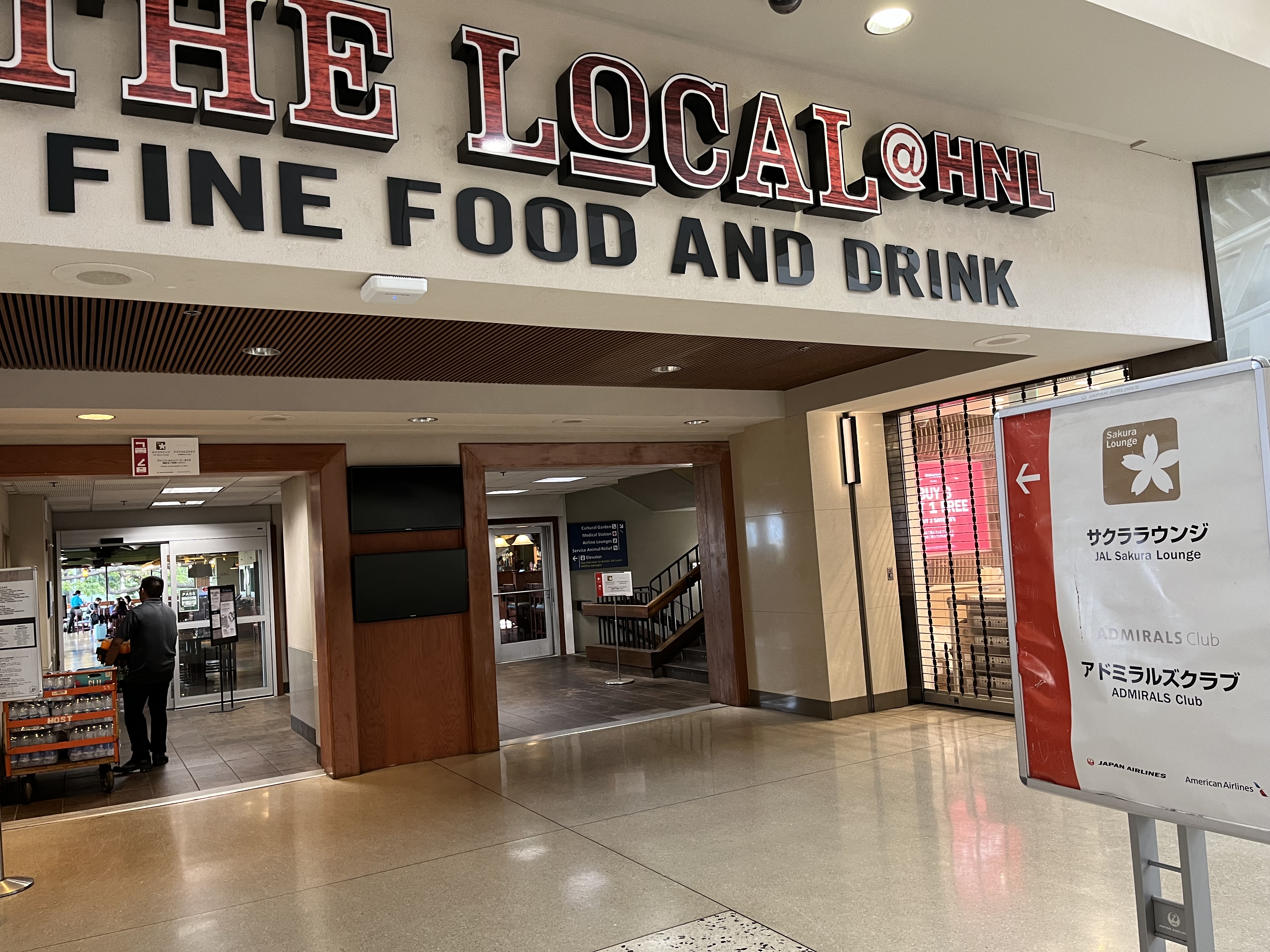 Neil Scrivener reviews the JAL (Japan Airlines) Sakura Lounge in Daniel K. Inouye International Airport (HNL).