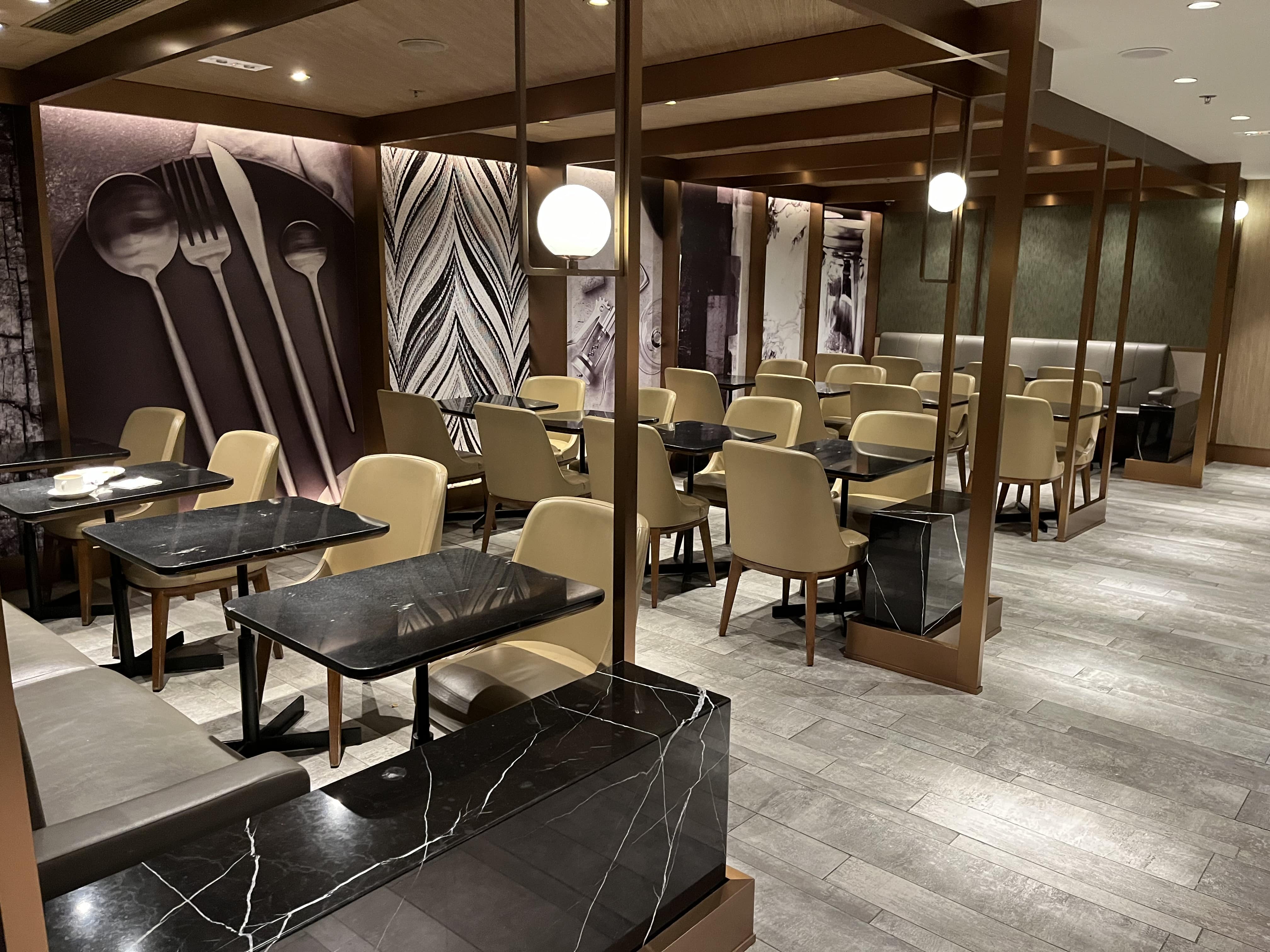 Neil Scrivener reviews the Plaza Premium Lounge First, in Hong Kong's International Airport. 