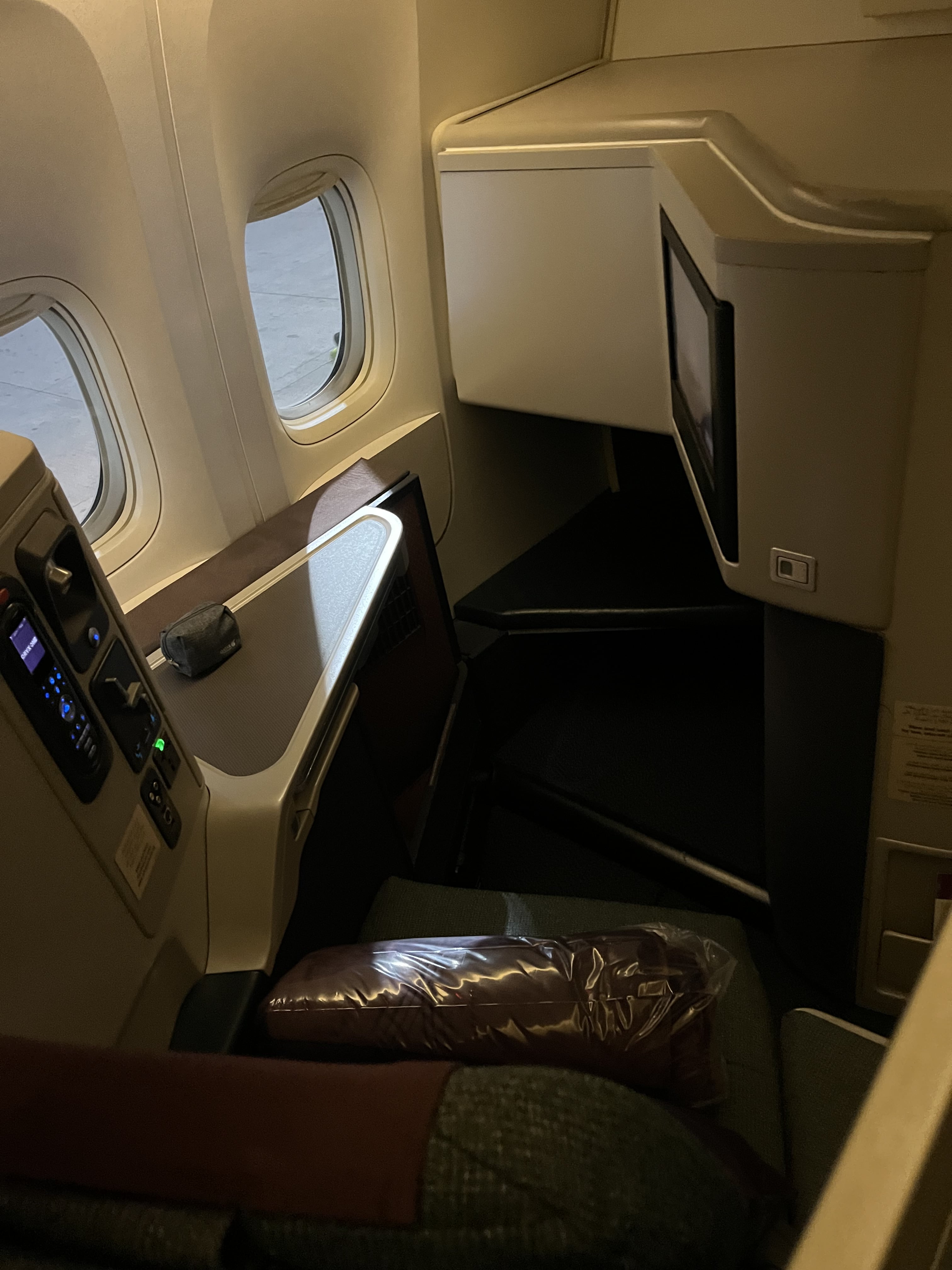 Neil Scrivener reviews Qatar Airways Doha to Male (Maldives) and back on QR672 and QR677 in Business Class. 