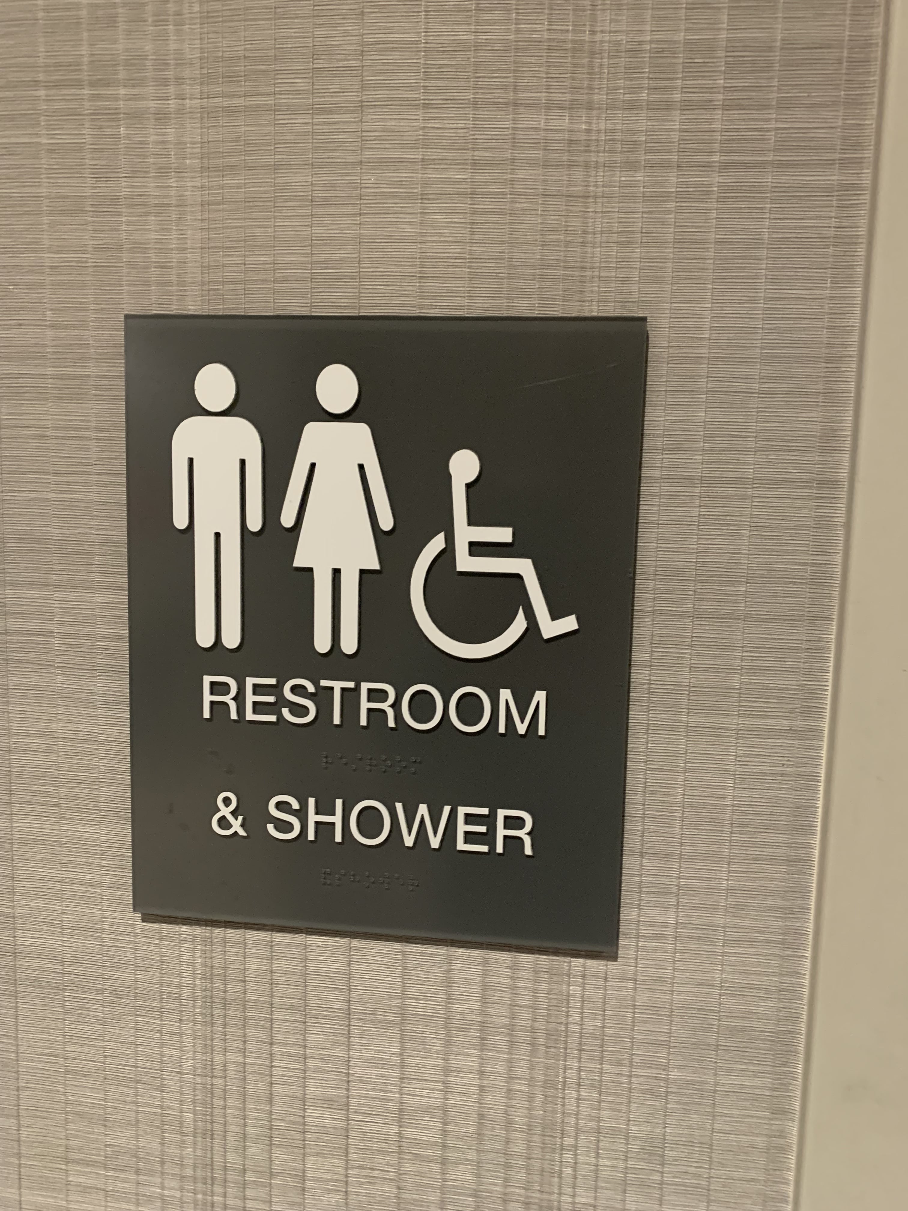 Neil Scrivener reviews The Club LAS airport lounge in Terminal 3/D-Gates of Harry Reid Airport in Las Vegas, accessed via Priority Pass.